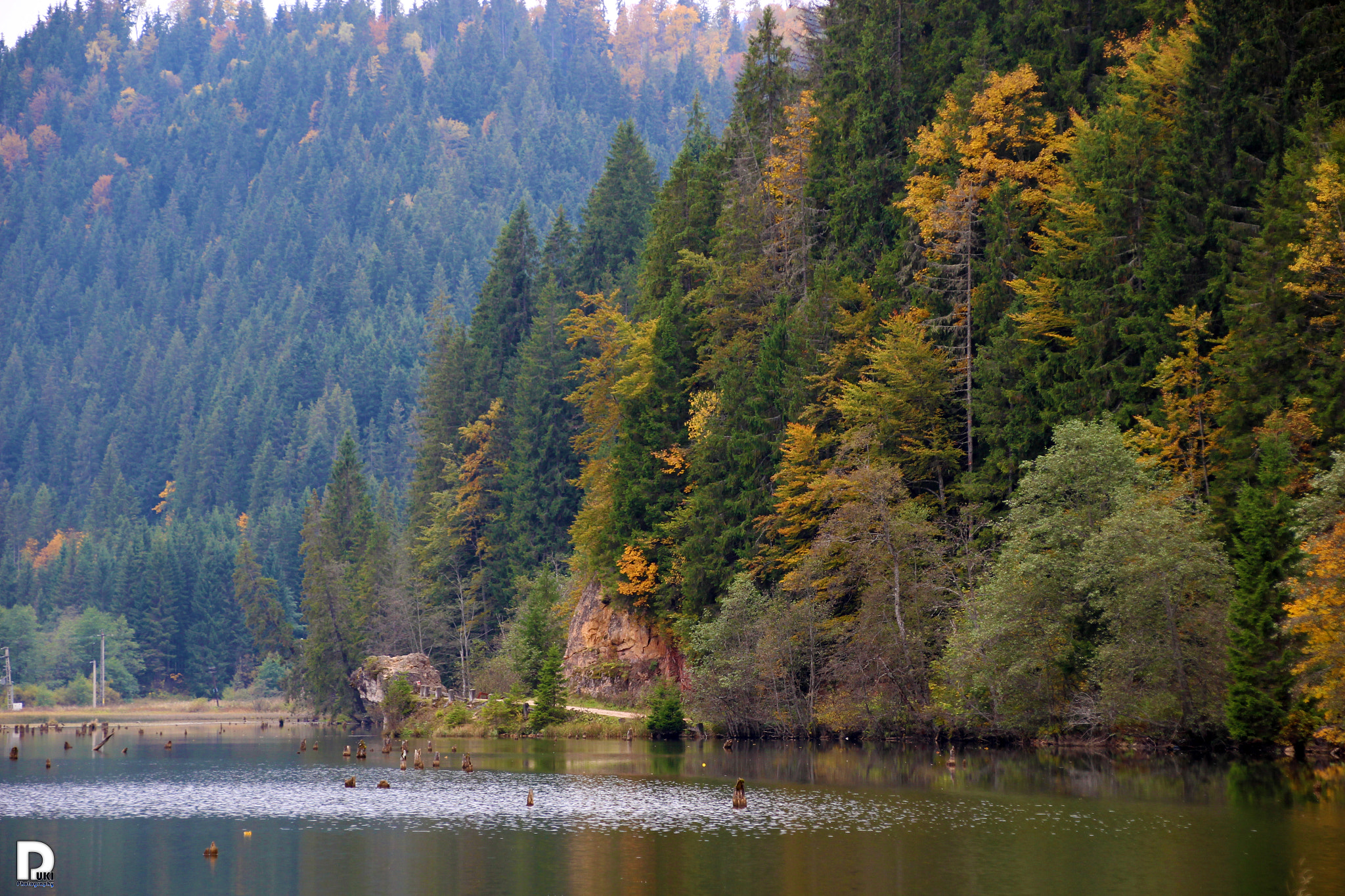 Canon EOS 100D (EOS Rebel SL1 / EOS Kiss X7) + Canon TS-E 90mm F2.8 Tilt-Shift sample photo. Red lake photography