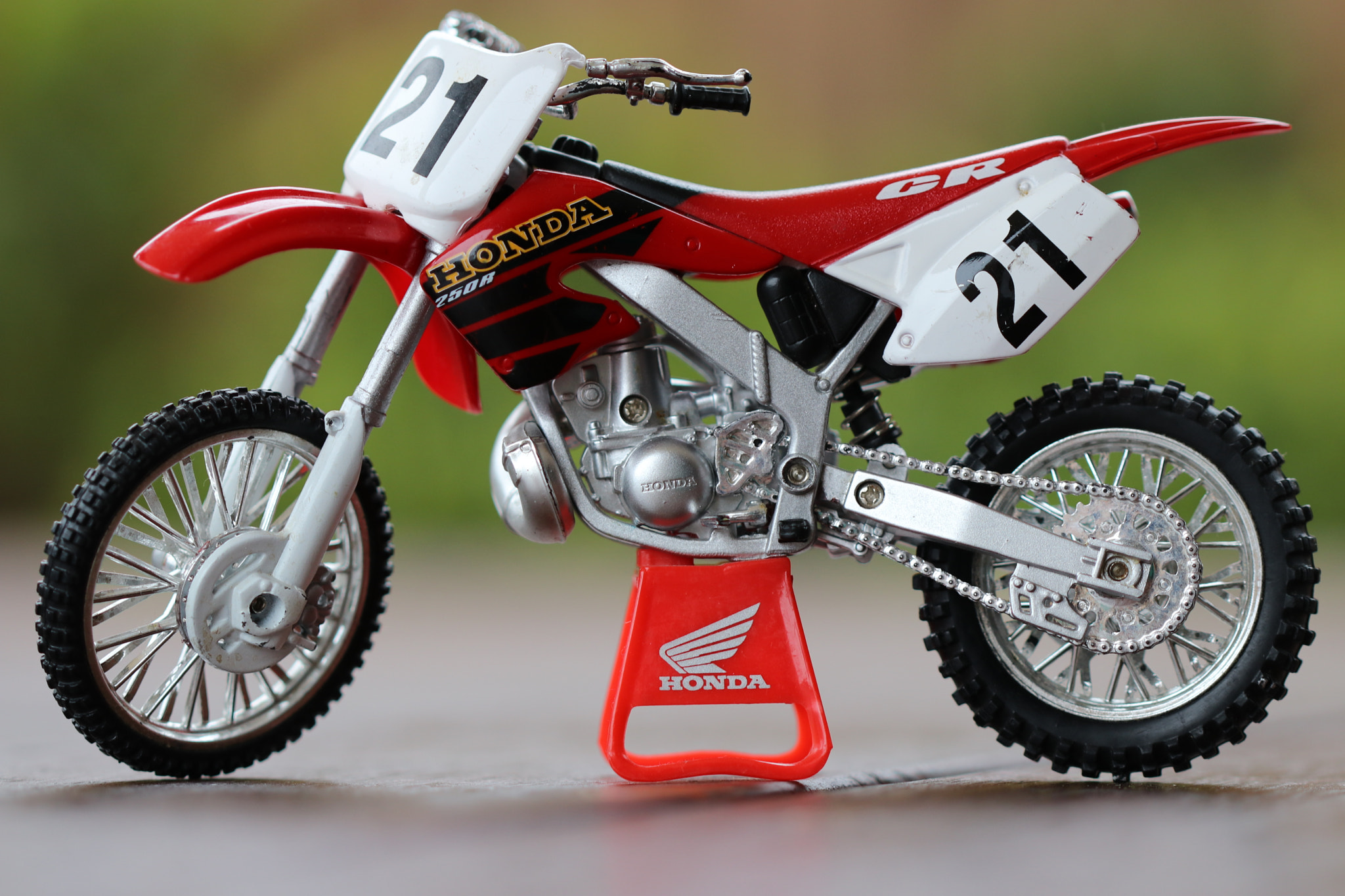 Canon EF 100mm F2.8 Macro USM sample photo. Toy motorcycle photography