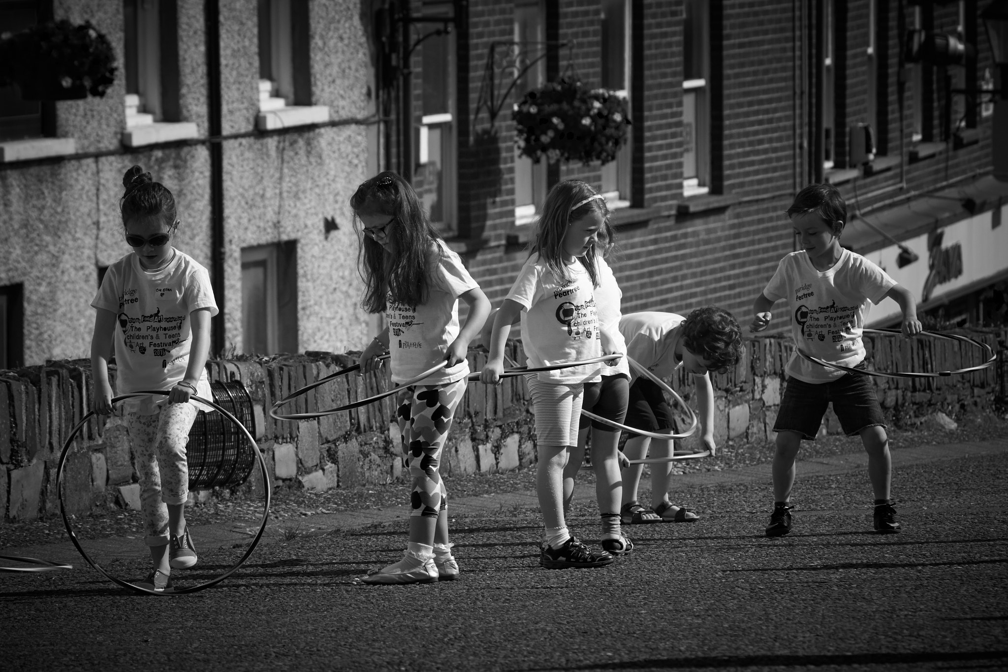 Sony SLT-A77 + Minolta AF 70-210mm F4 Macro sample photo. Children playing on city wall in derry photography