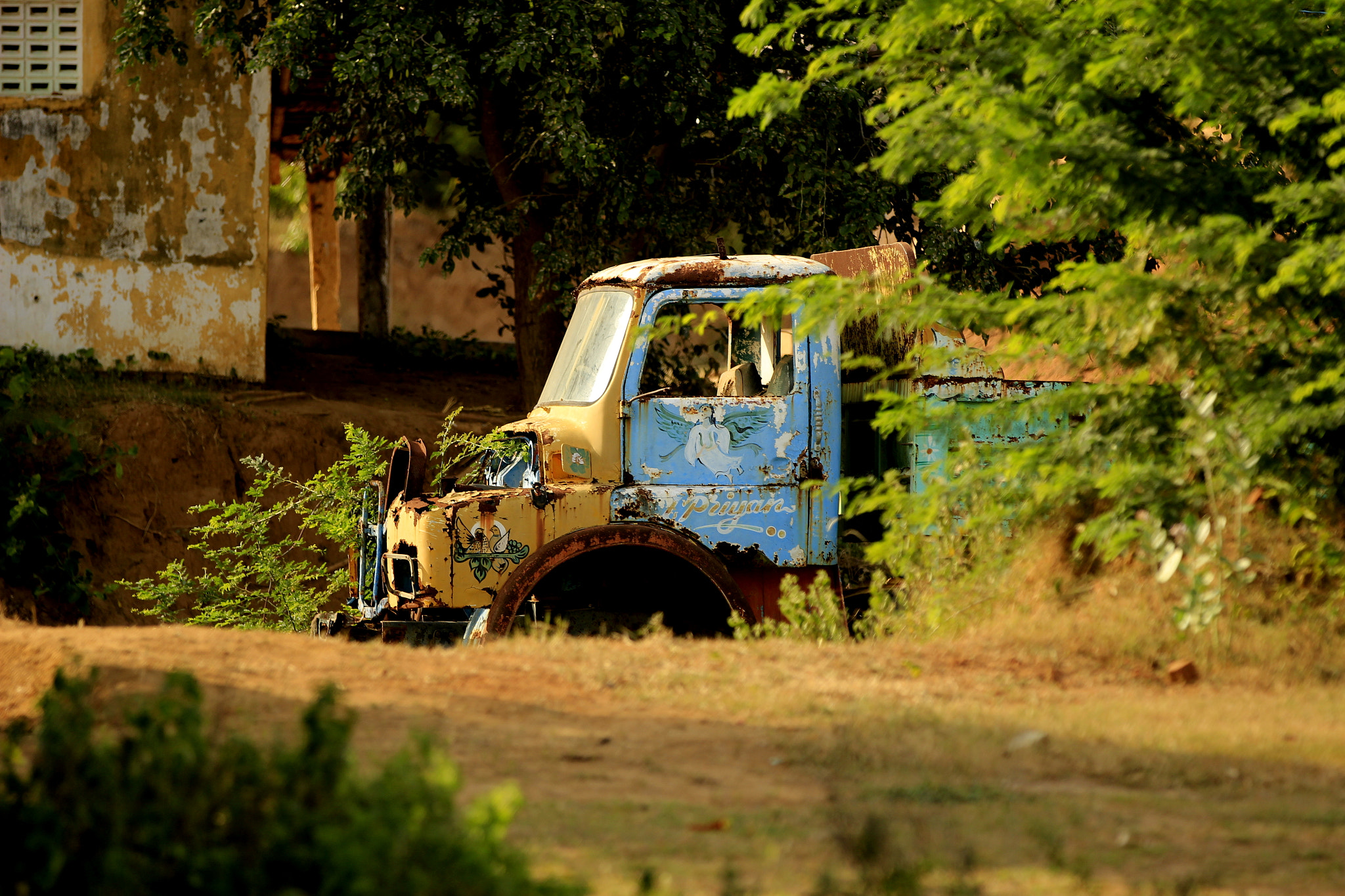 Canon EF 70-200mm F2.8L IS II USM sample photo. Abandoned truck photography