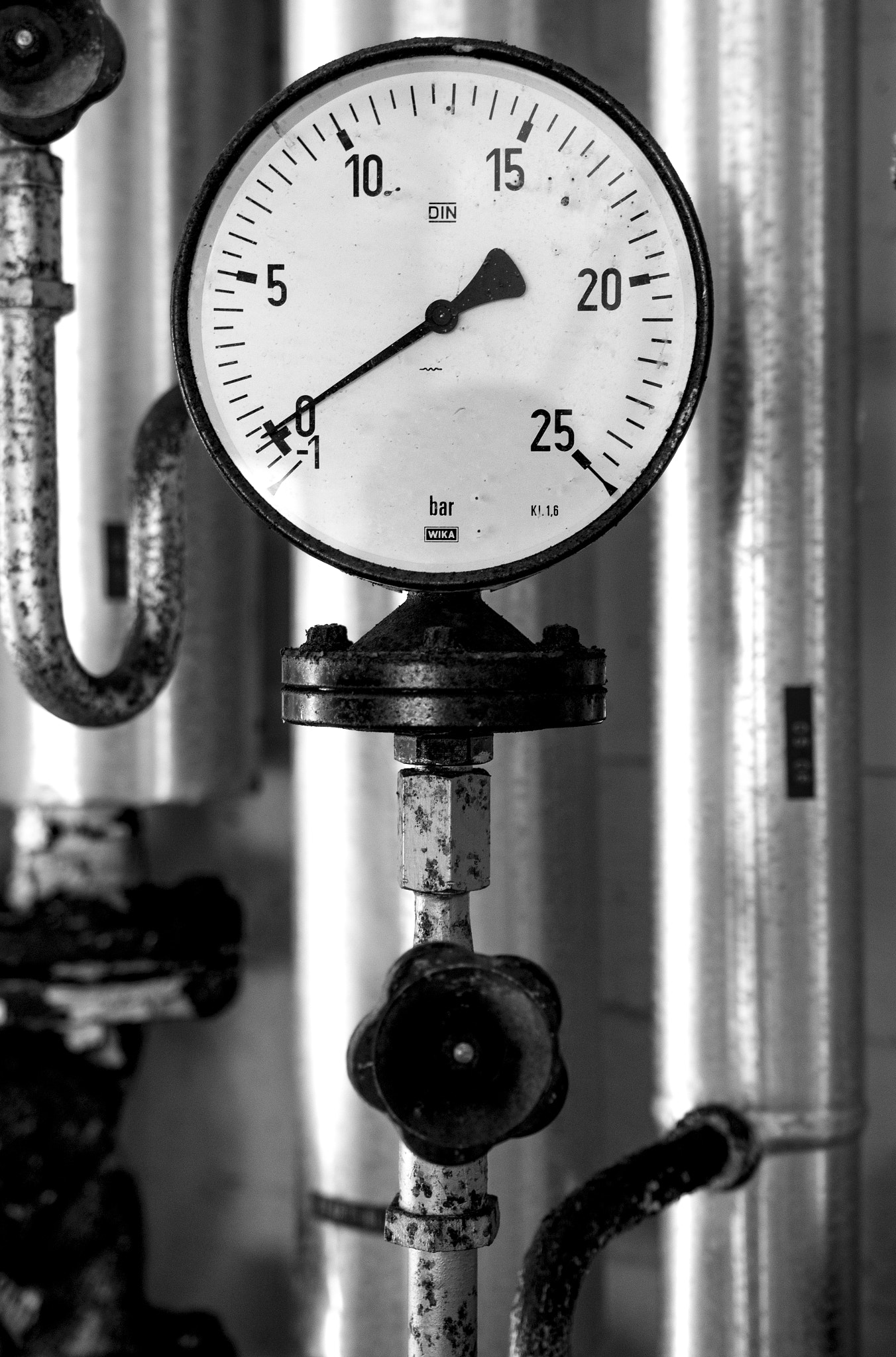 Sigma 18-35mm f/1.8 DC HSM sample photo. Pressure gage photography