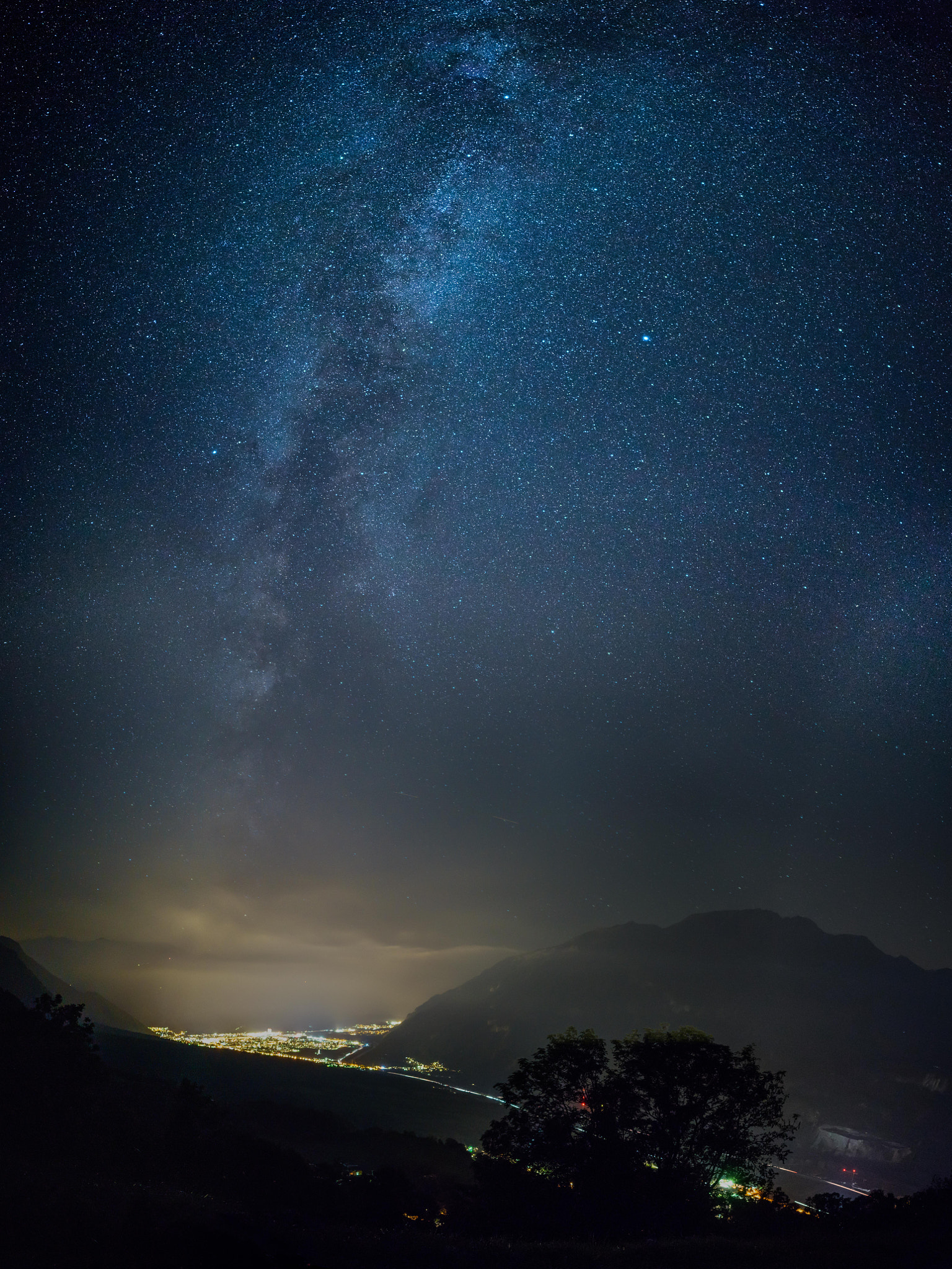 E 21mm F2.8 sample photo. Swiss milky way photography