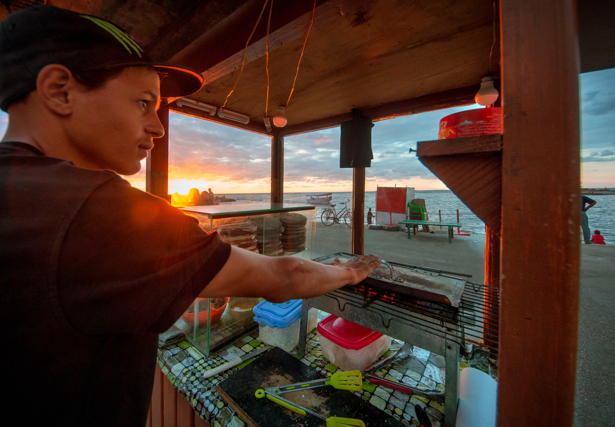 Sigma 8-16mm F4.5-5.6 DC HSM sample photo. Street vendor photography