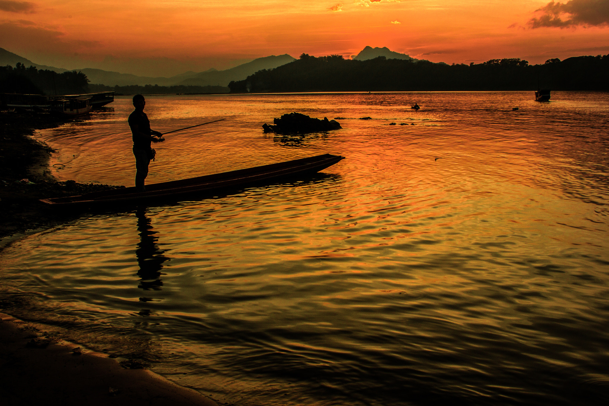 Canon EF 17-35mm f/2.8L + 1.4x sample photo. Fishing the finale photography