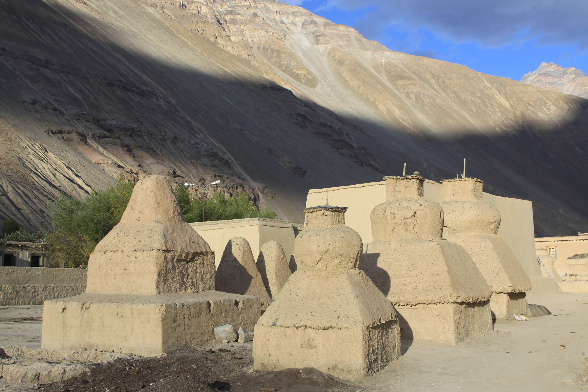 Canon EOS 50D sample photo. Old mud-brick stupas, tabo monastery photography