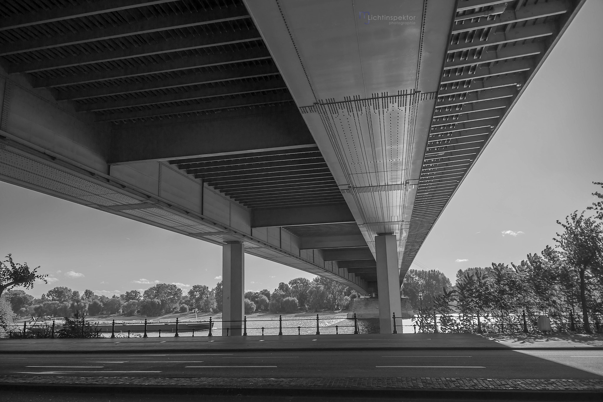Sony DT 18-250mm F3.5-6.3 sample photo. Zoobrücke photography