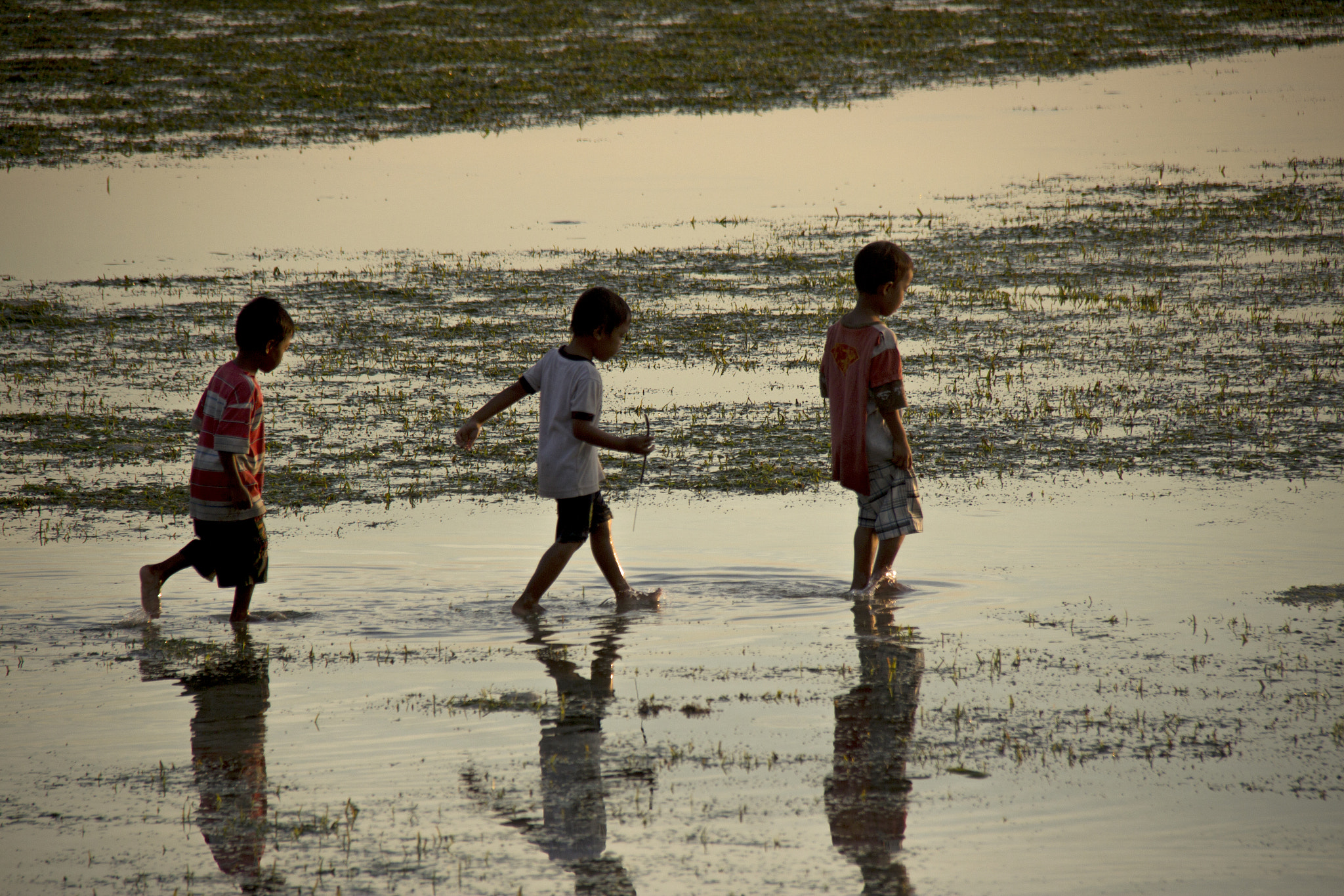 Canon EF-S 18-200mm F3.5-5.6 IS sample photo. Gili islands kids playing in the ocean ii photography