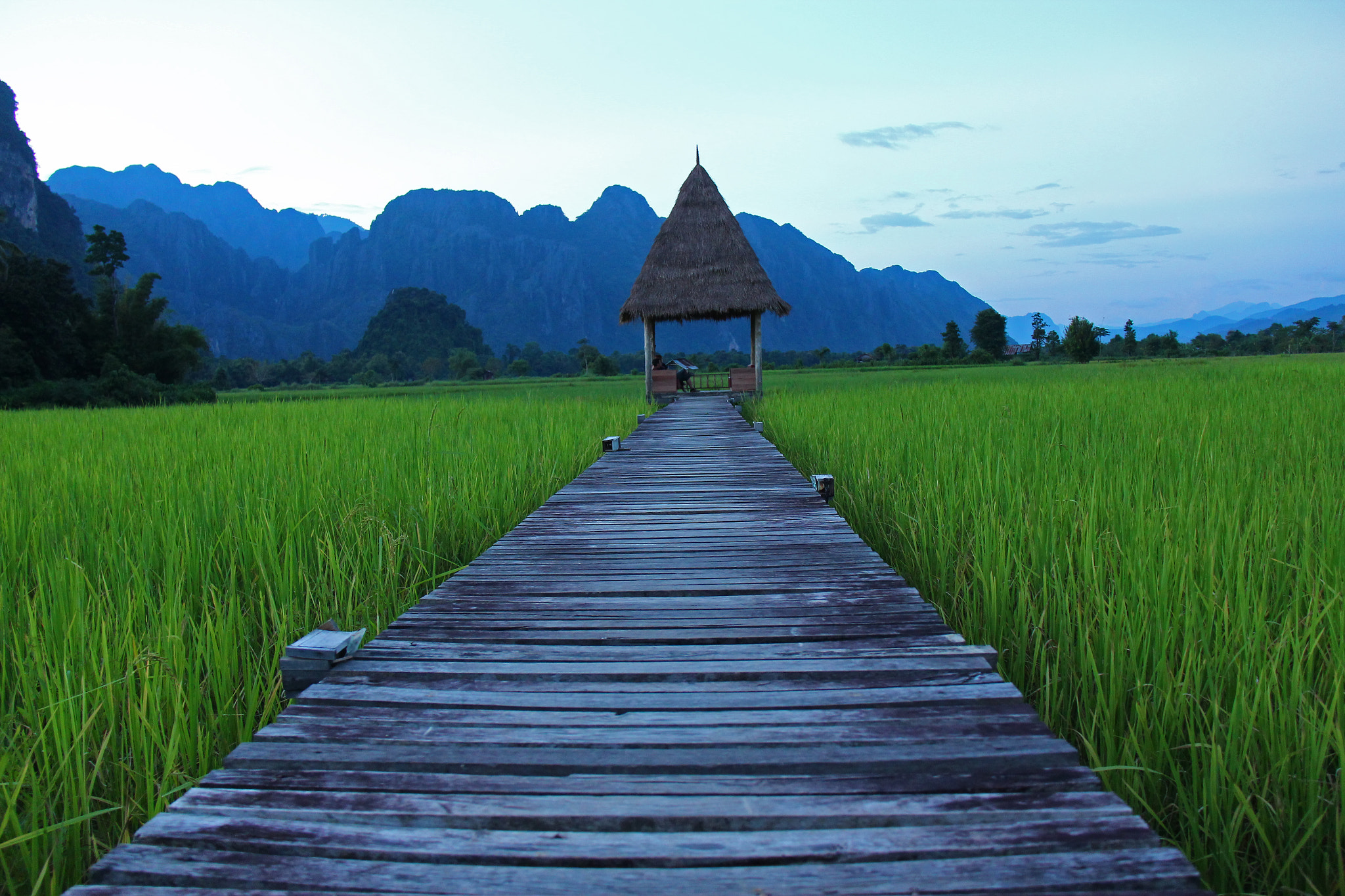 Canon EF-S 18-200mm F3.5-5.6 IS sample photo. Vang vieng simplicity photography