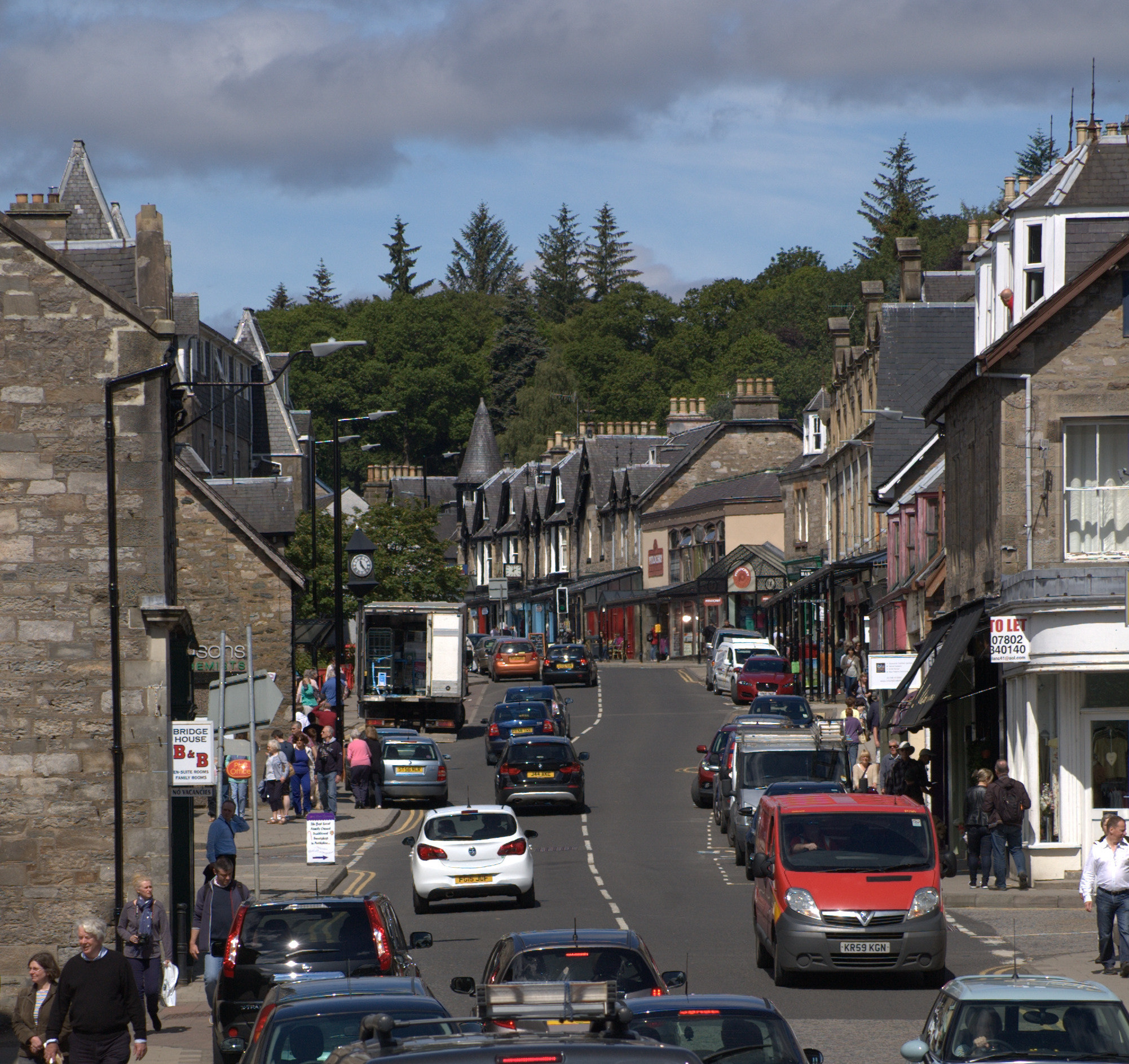 Nikon D70 sample photo. Pitlochry high street photography
