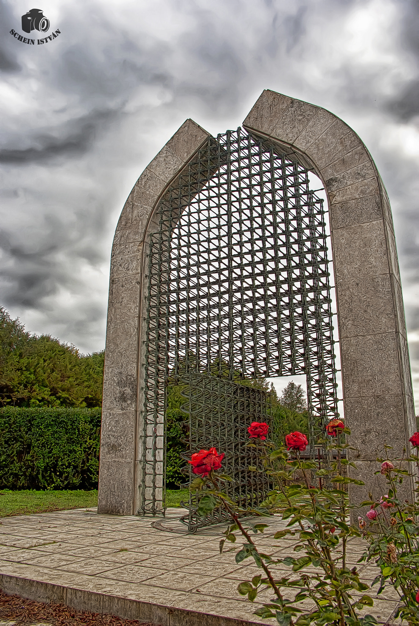 Minolta AF 28-80mm F3.5-5.6 II sample photo. Monument photography
