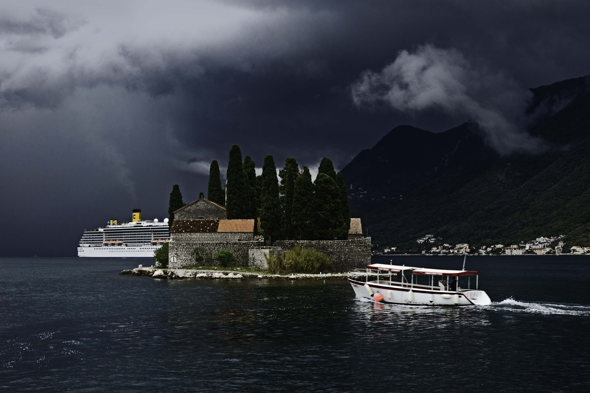 Pentax smc DA 17-70mm F4.0 AL (IF) SDM sample photo. Les bouches de kotor photography