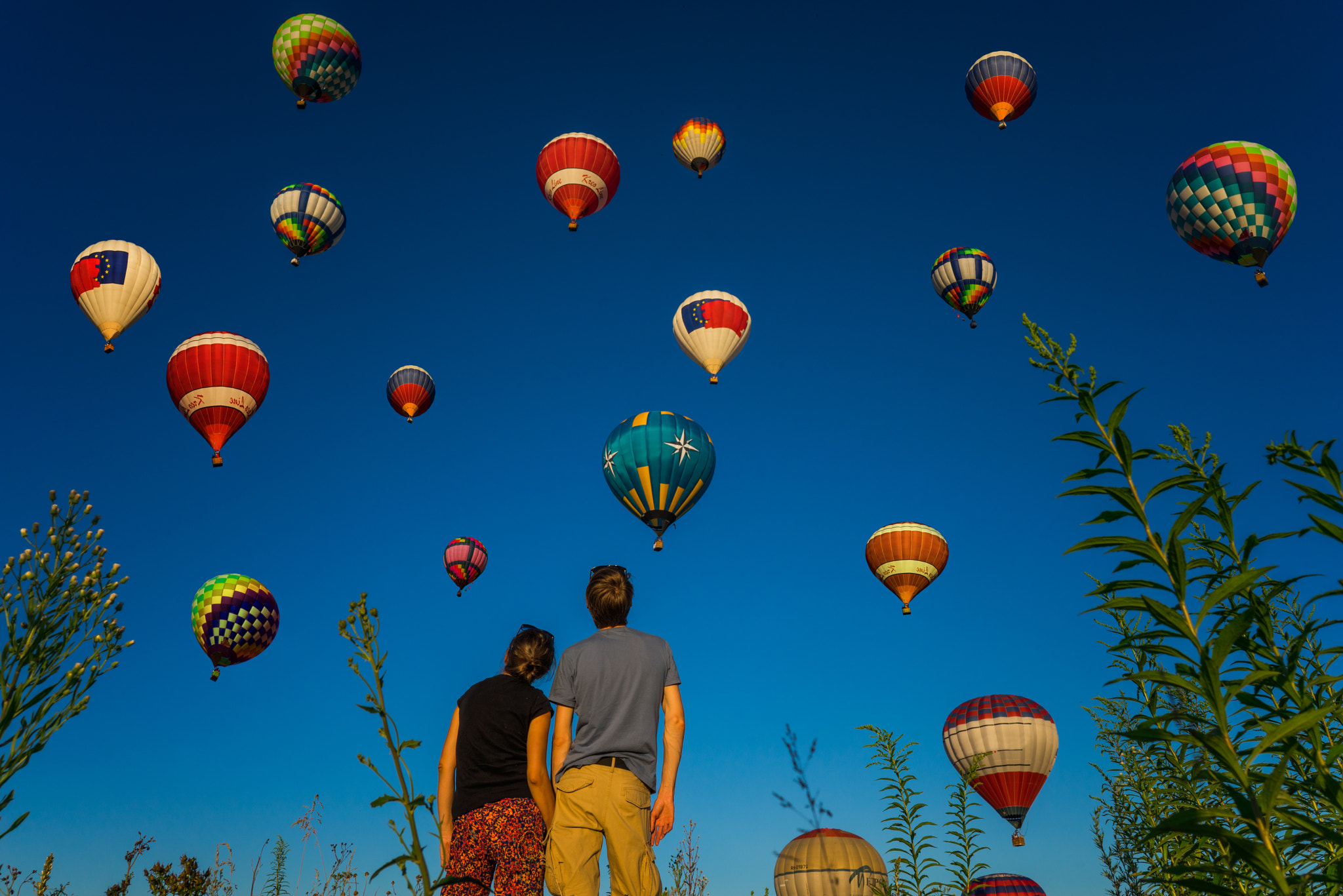 Sony a7R sample photo. Humans and balloons photography