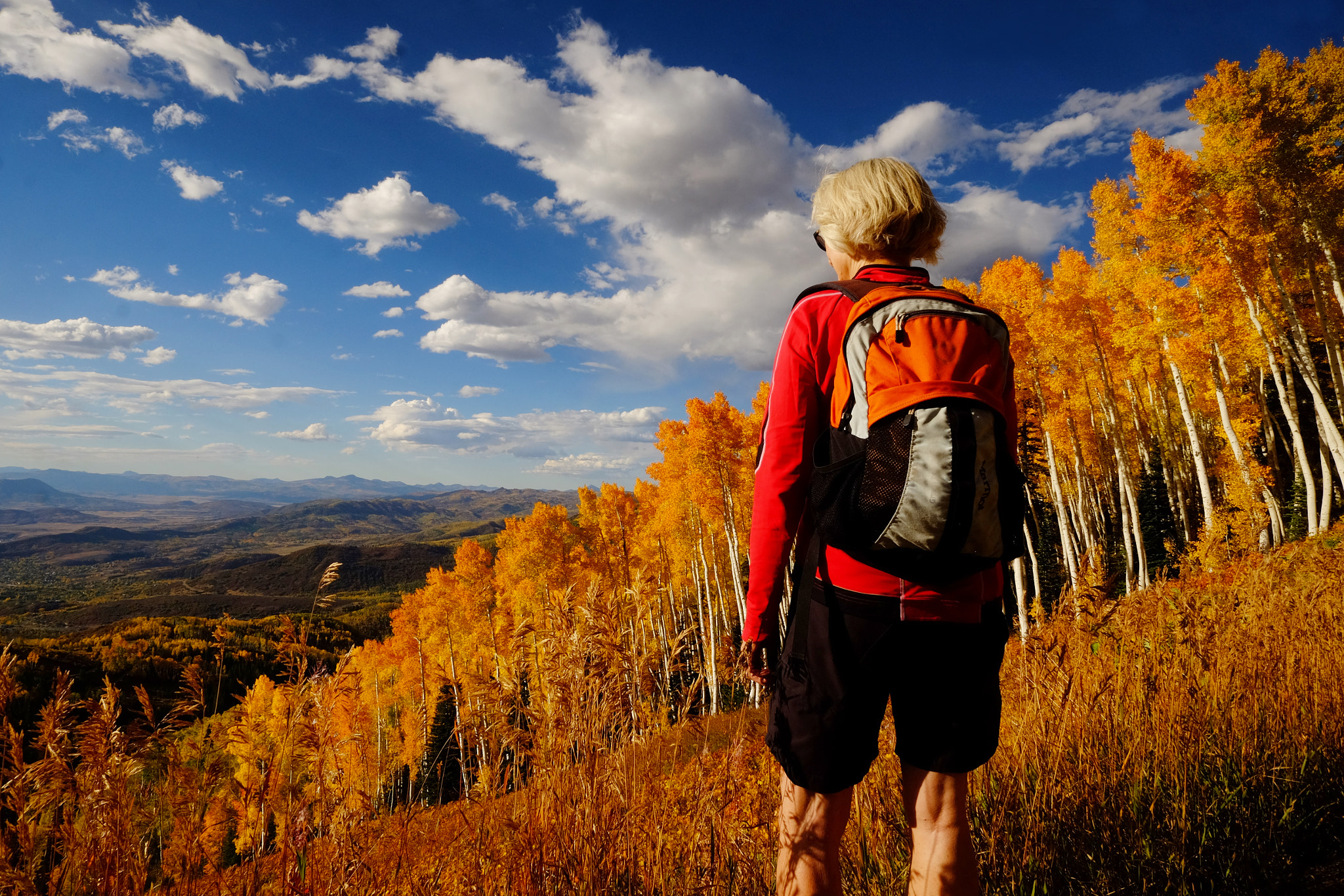 ZEISS Touit 12mm F2.8 sample photo. Hiking in fall season photography