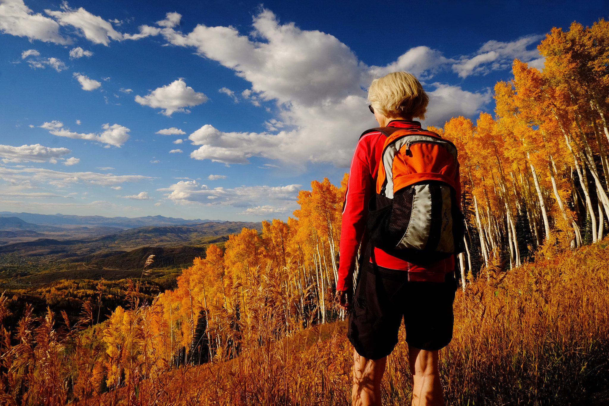 Fujifilm X-T1 + ZEISS Touit 12mm F2.8 sample photo. Hiking in fall season photography