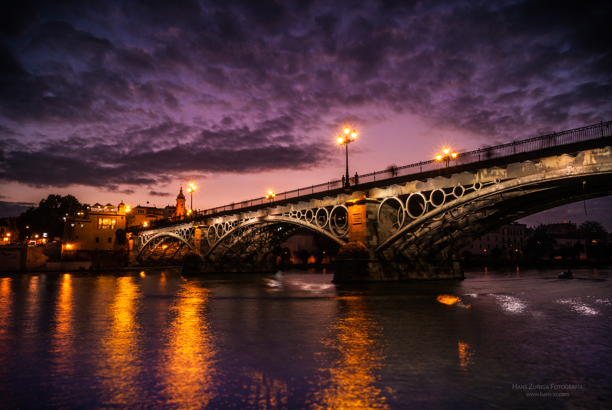 Sony Alpha DSLR-A330 + Sony DT 18-55mm F3.5-5.6 SAM sample photo. Puente de triana, sevilla photography