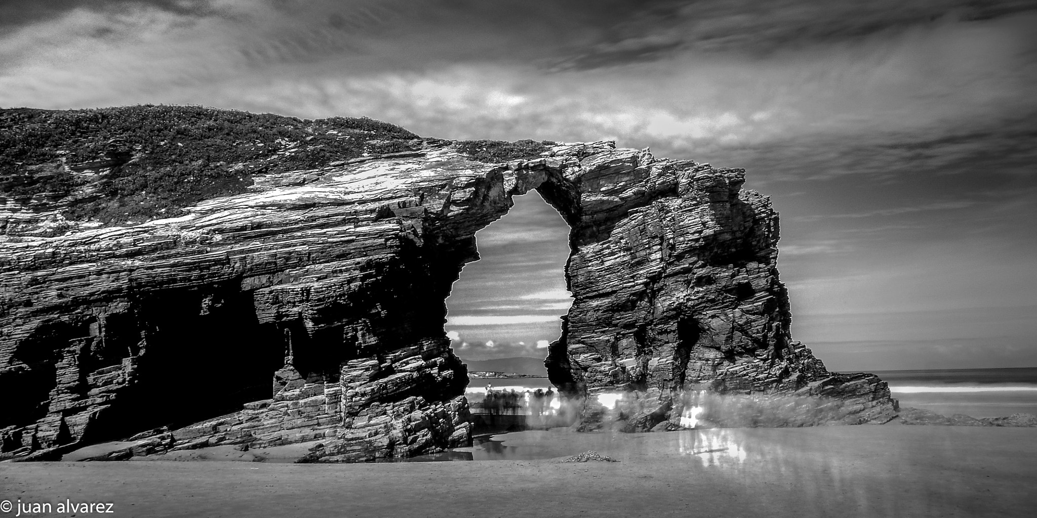 Olympus OM-D E-M10 II + Panasonic Lumix G 14mm F2.5 ASPH sample photo. Playa de las catedrales. ribadeo. lugo. photography