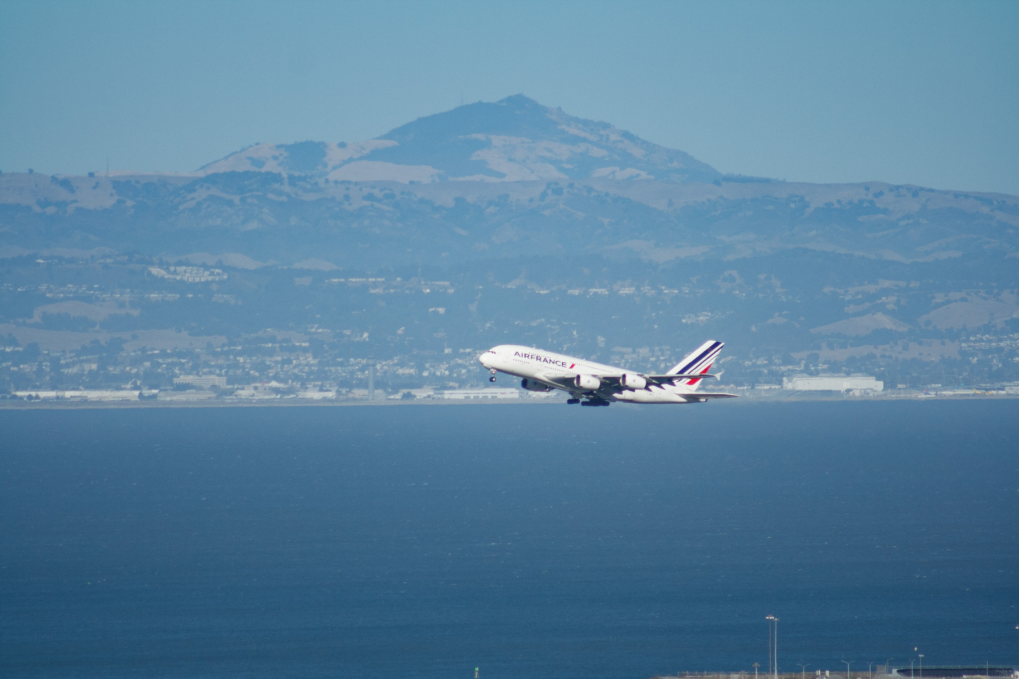 Canon EOS 1000D (EOS Digital Rebel XS / EOS Kiss F) sample photo. Air france departure photography