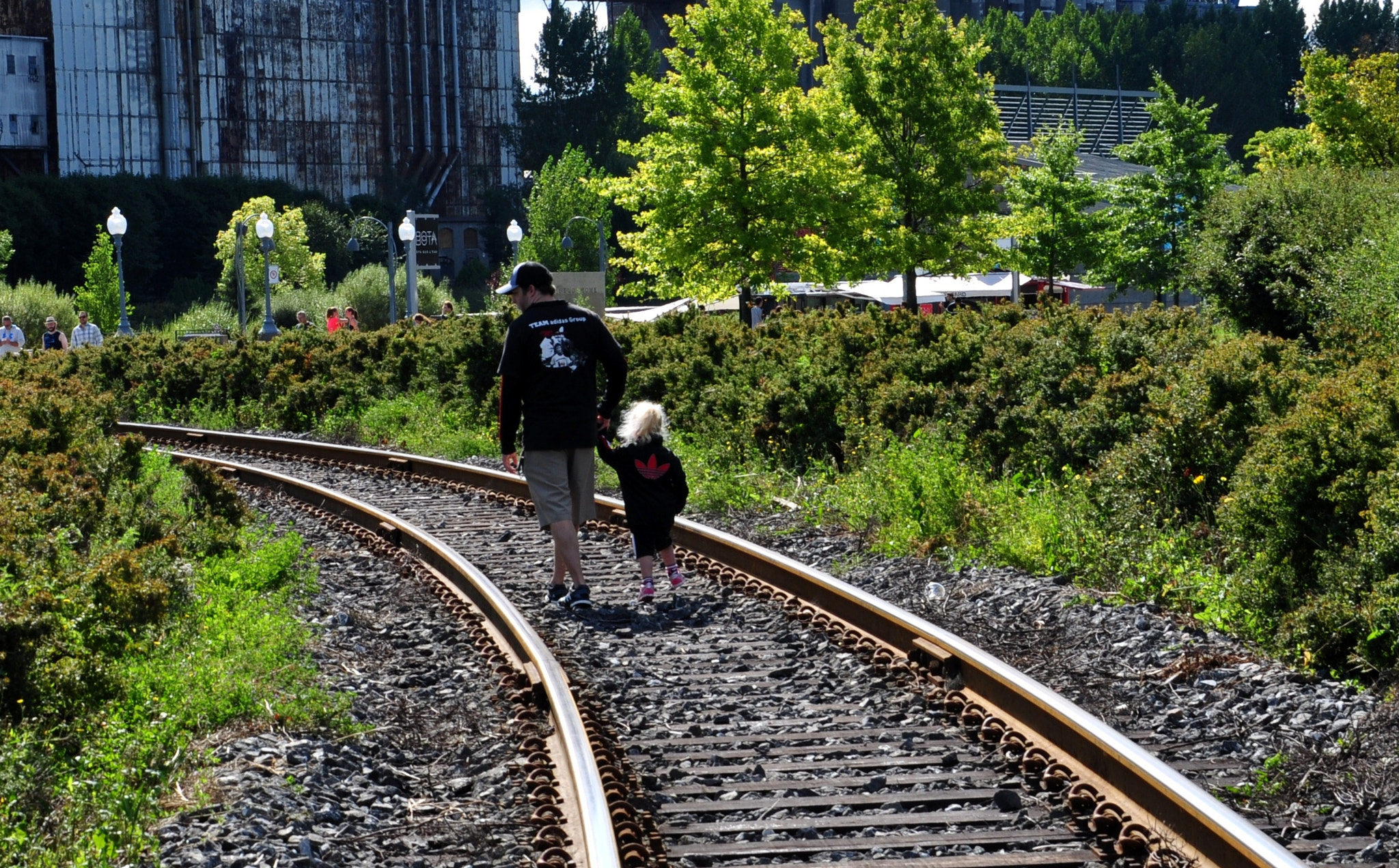 Sigma 18-200mm F3.5-6.3 DC OS HSM sample photo. Hand in hand photography