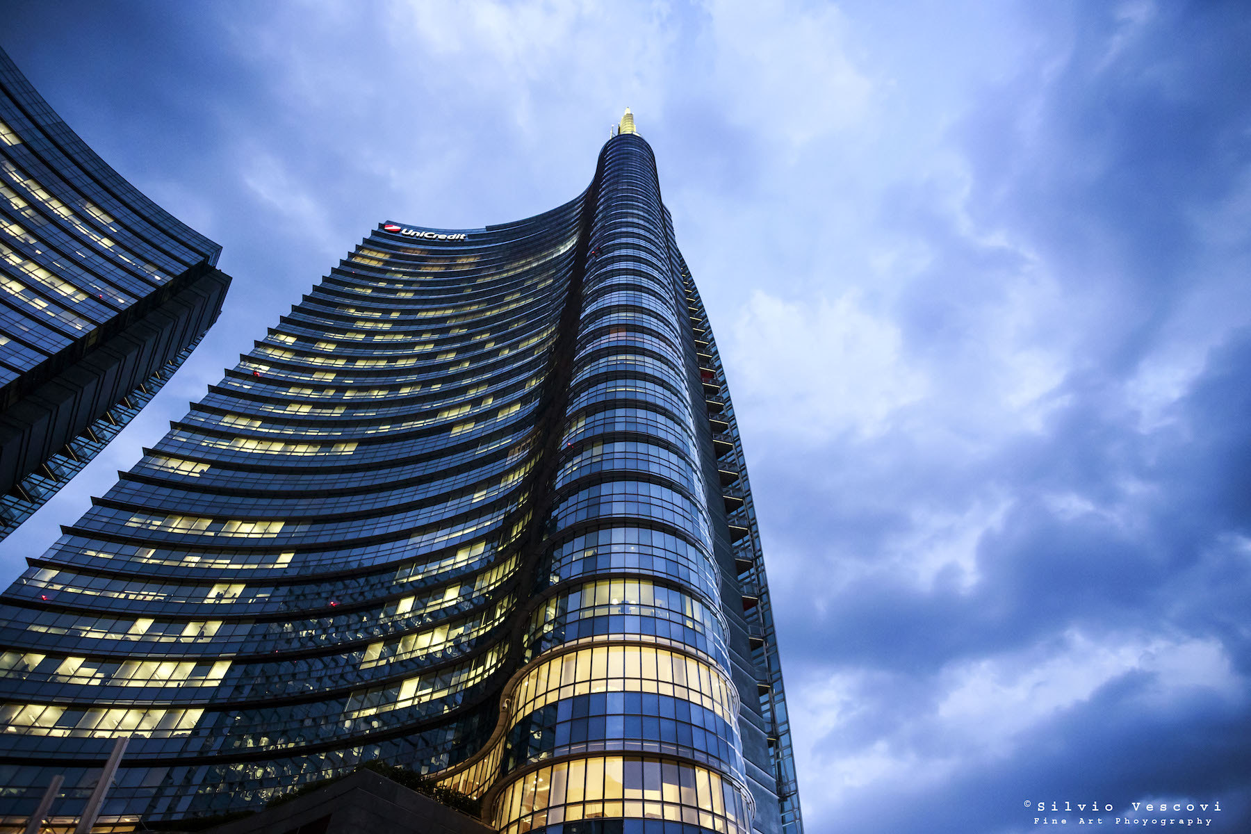 Sigma 17-35mm f/2.8-4 EX DG Aspherical HSM sample photo. Unicredit tower photography