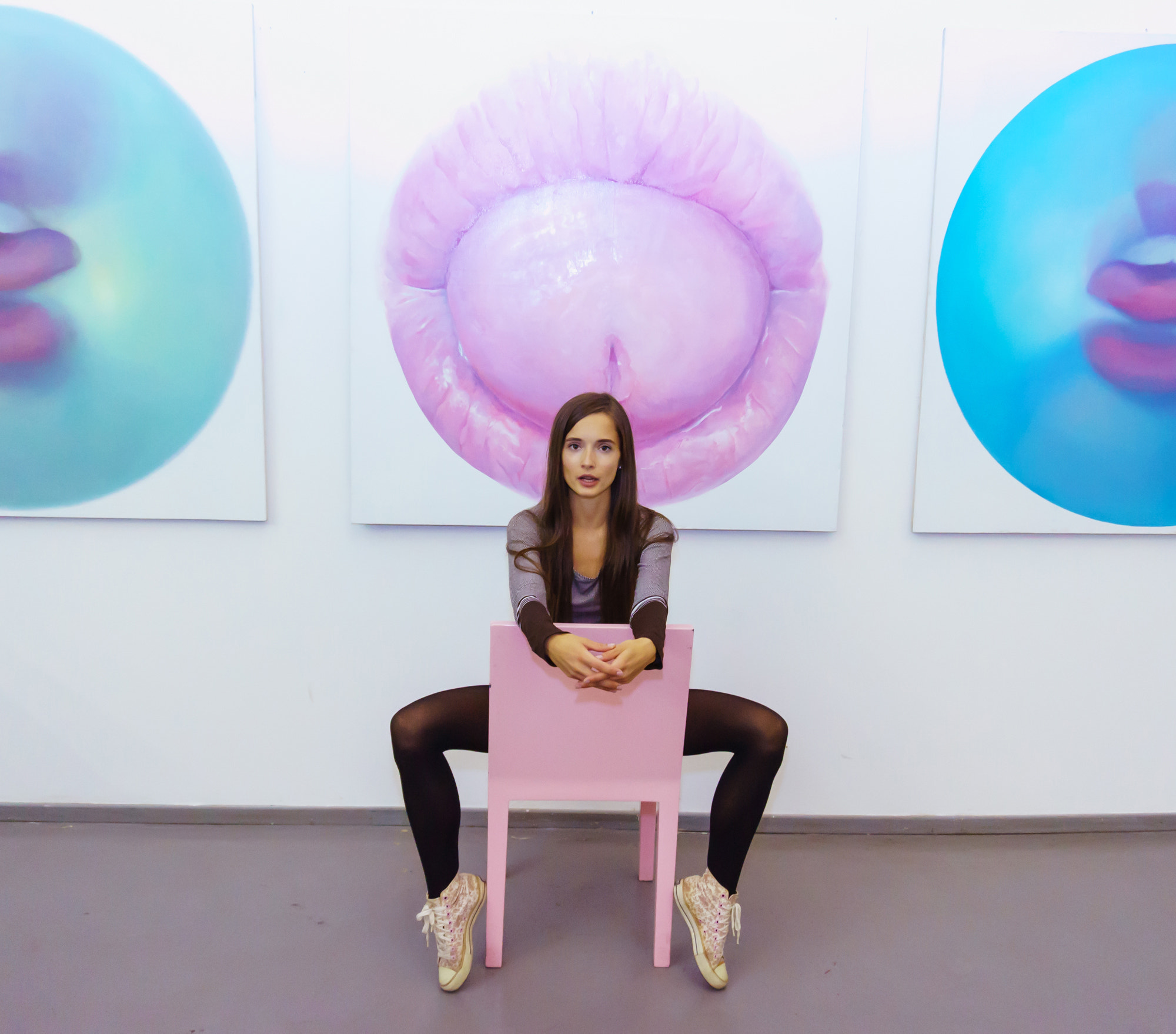 Sony Alpha NEX-5N + Sony E 16-50mm F3.5-5.6 PZ OSS sample photo. Pink chair photography