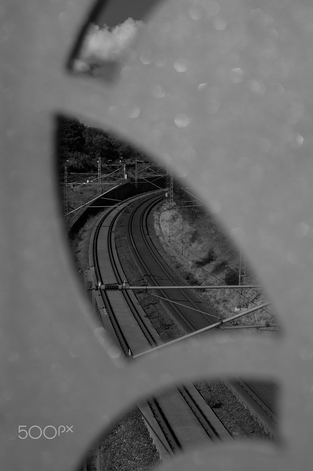 Pentax smc DA 35mm F2.4 AL sample photo. There is a train coming... photography