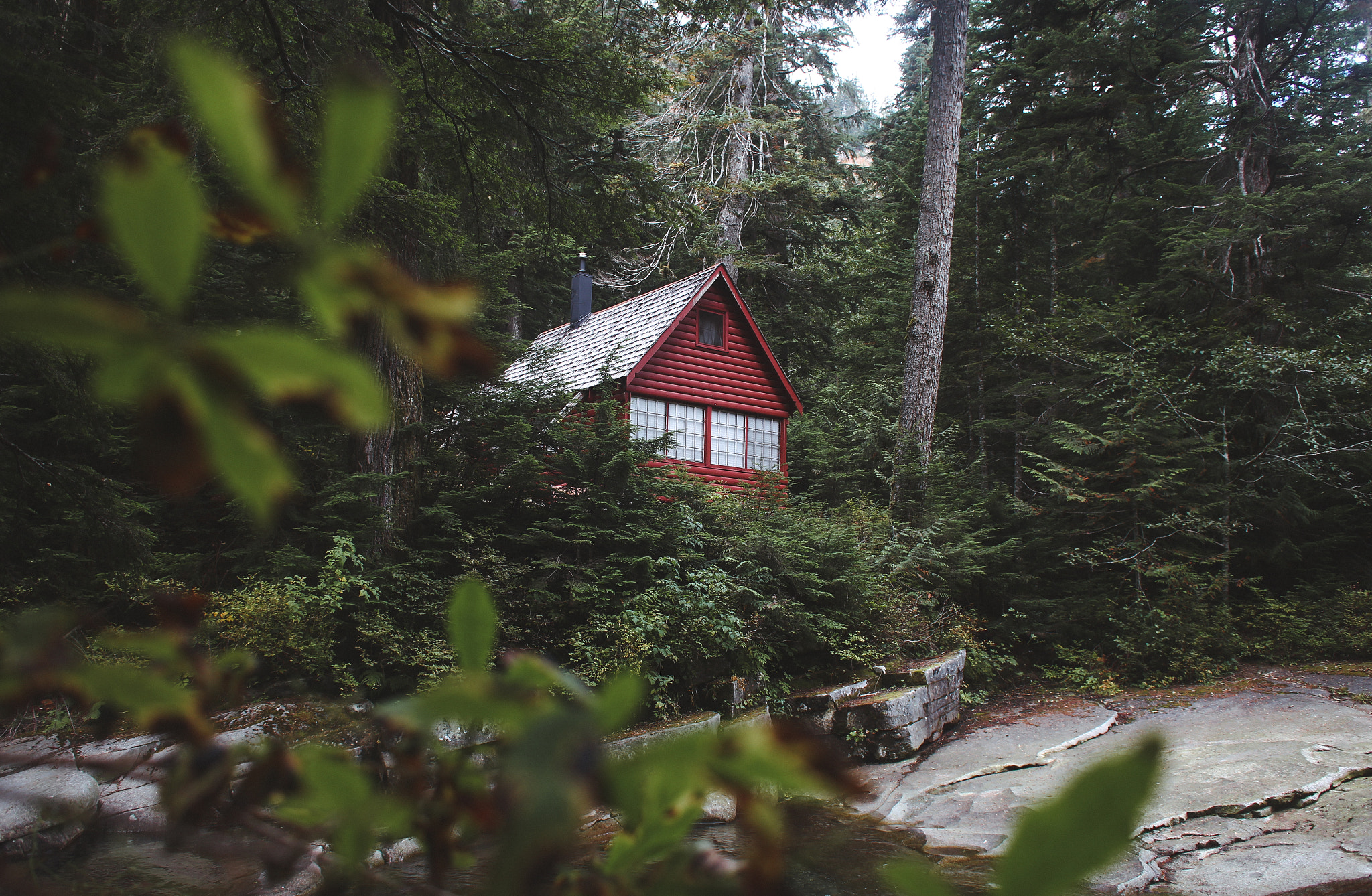 Canon EOS 650D (EOS Rebel T4i / EOS Kiss X6i) sample photo. Little red cabin in the woods photography