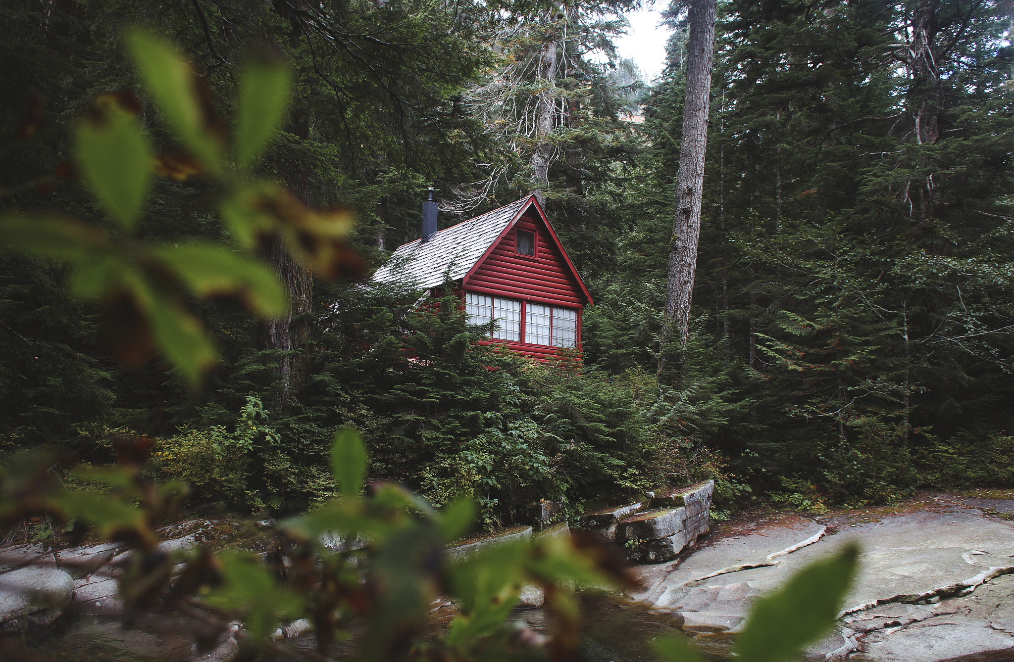 Canon EOS 650D (EOS Rebel T4i / EOS Kiss X6i) + Sigma 18-50mm F2.8-4.5 DC OS HSM sample photo. Little red cabin in the woods photography