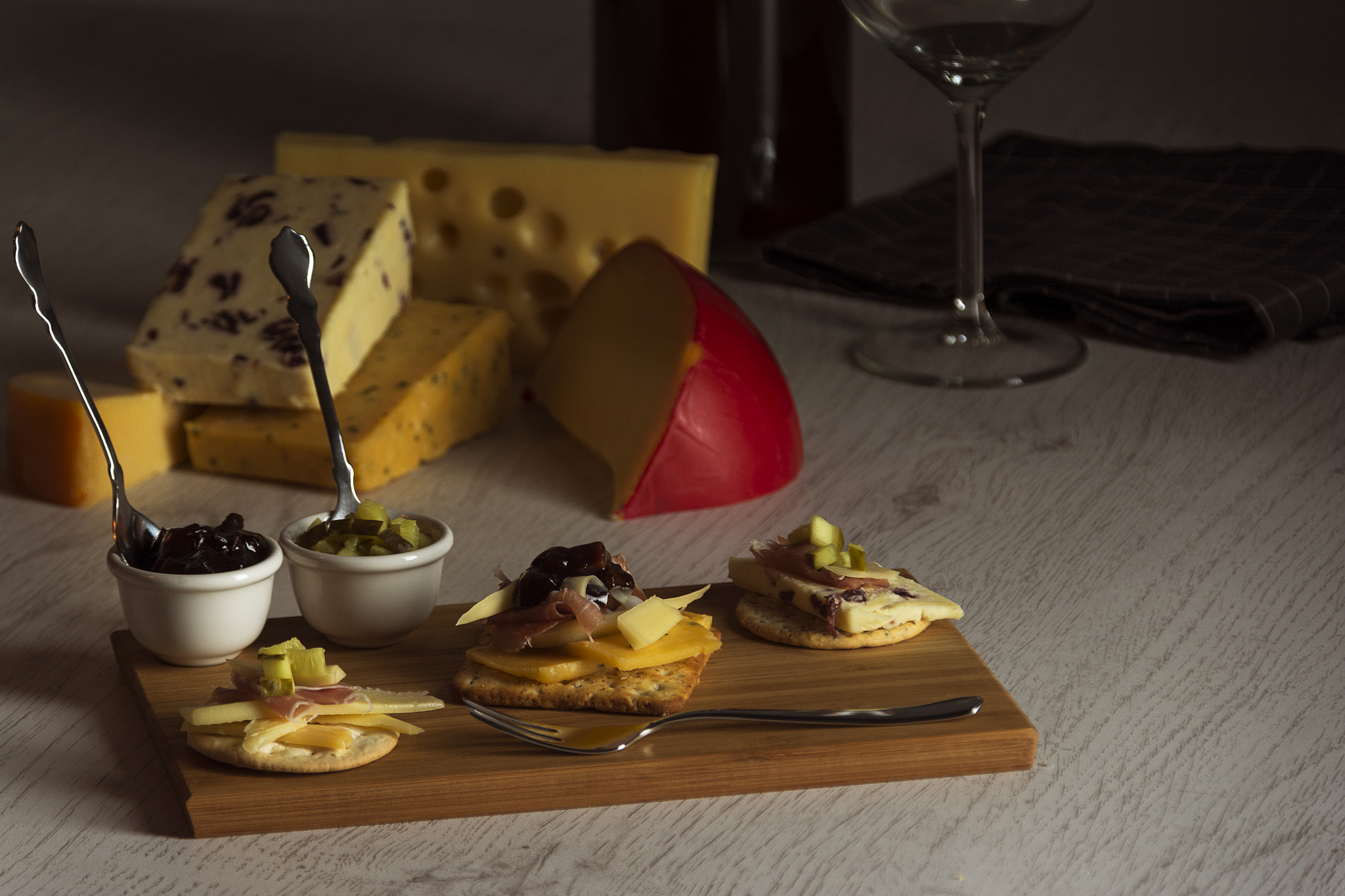 Sigma 18-200mm F3.5-6.3 DC OS HSM sample photo. Cheese and crackers  photography