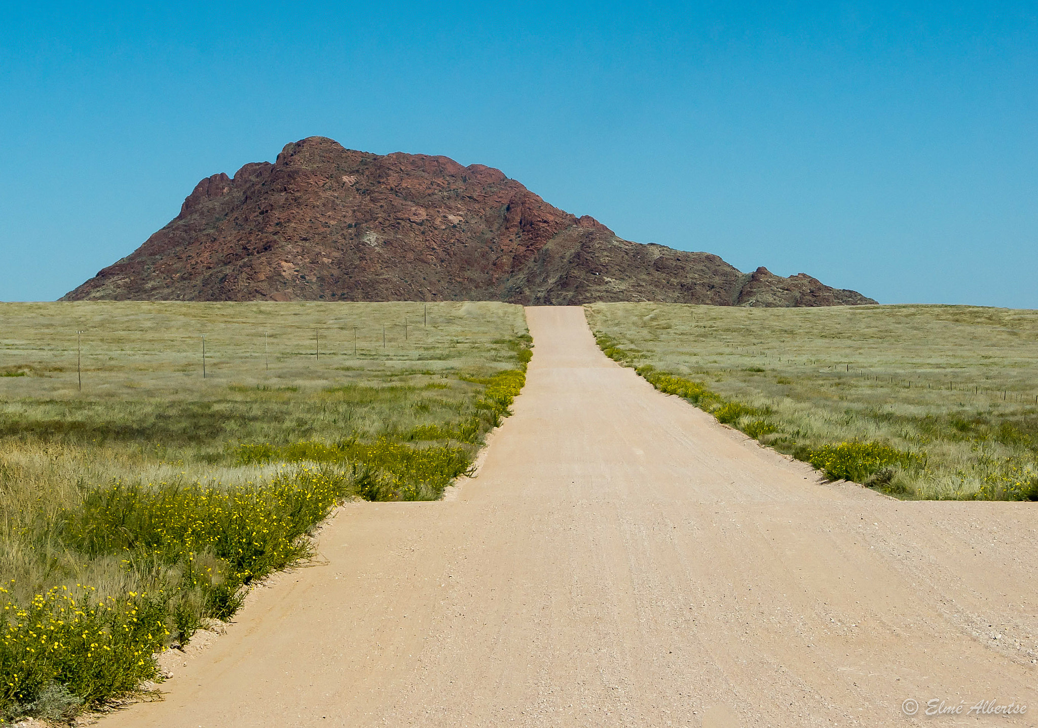 Sony Alpha DSLR-A500 + Sony DT 18-55mm F3.5-5.6 SAM sample photo. Long road photography
