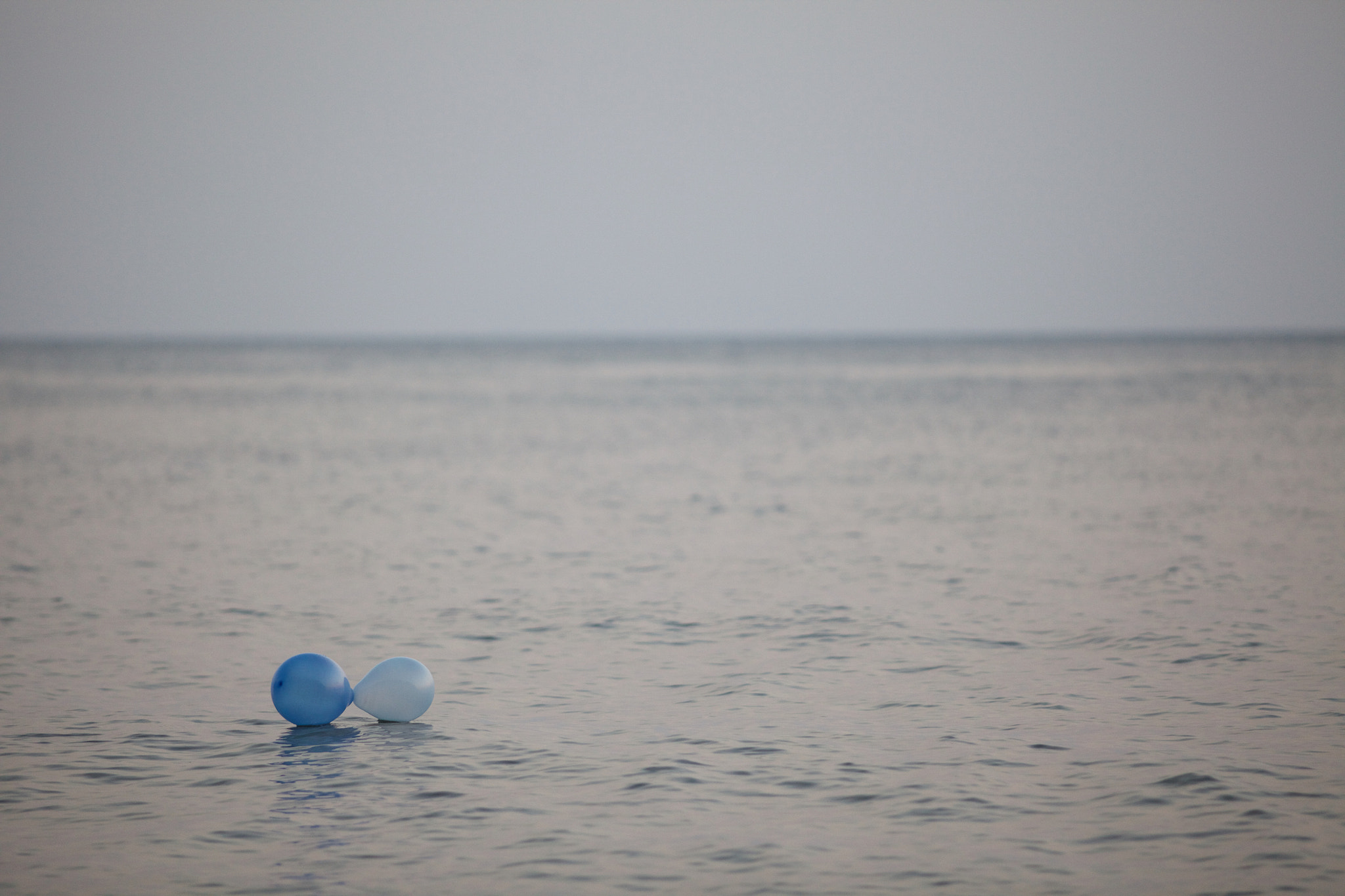 Canon EOS 5D Mark II + Canon EF 200mm F2.8L II USM sample photo. Balloons in the sea photography