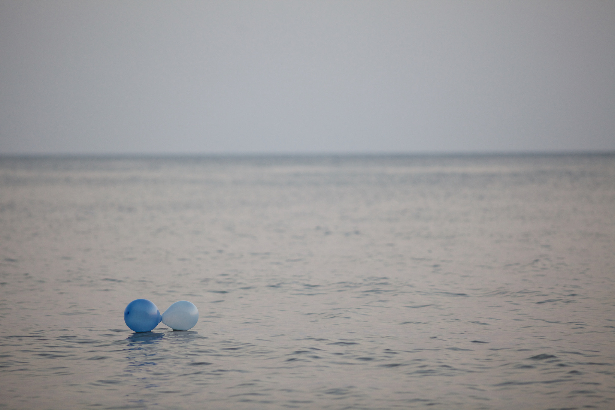 Canon EF 200mm F2.8L II USM sample photo. Balloons in the sea photography