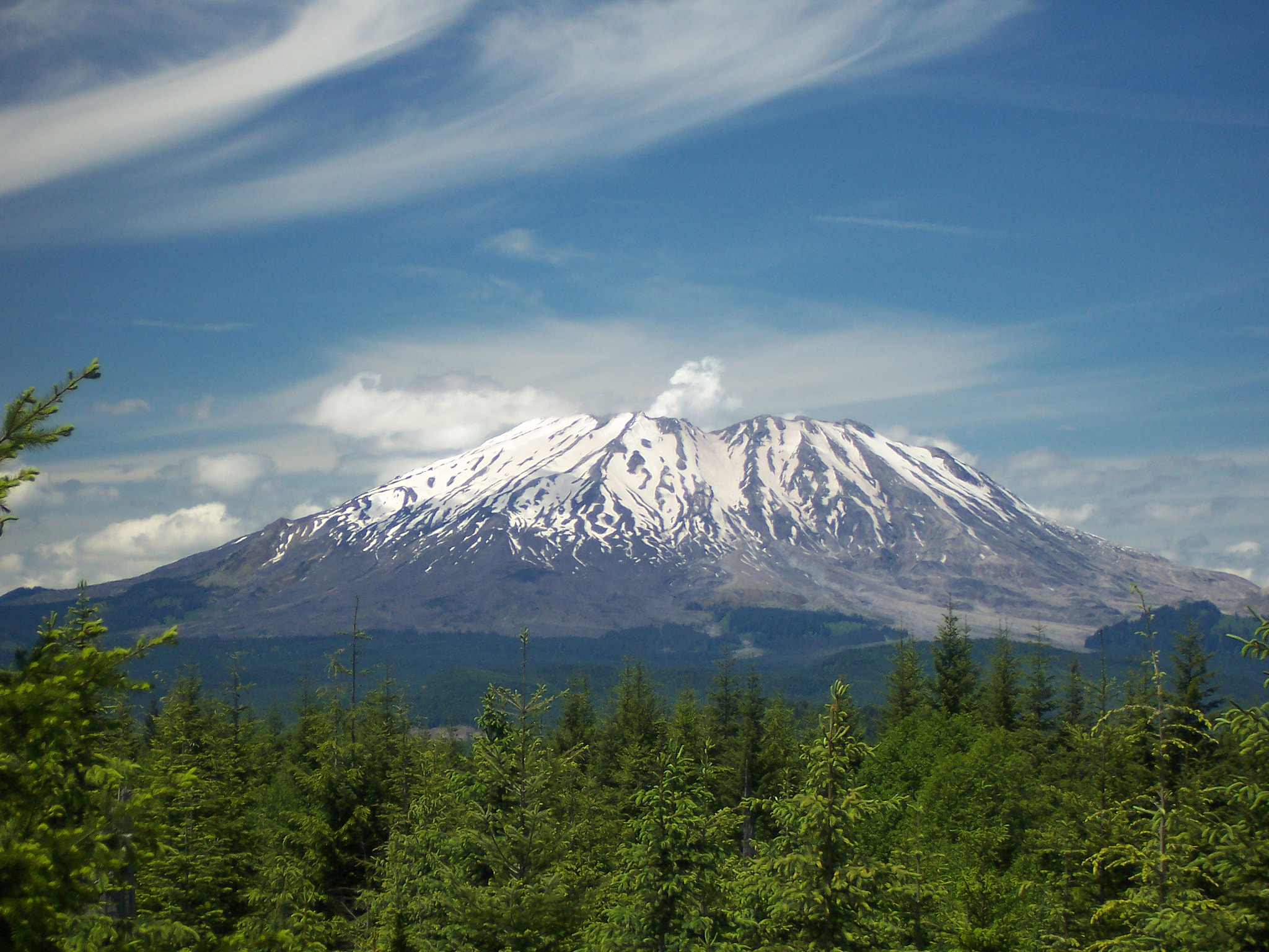 Kodak DX6440 ZOOM DIGITAL CAMERA sample photo. Mt. st. helens with a puff of steam photography