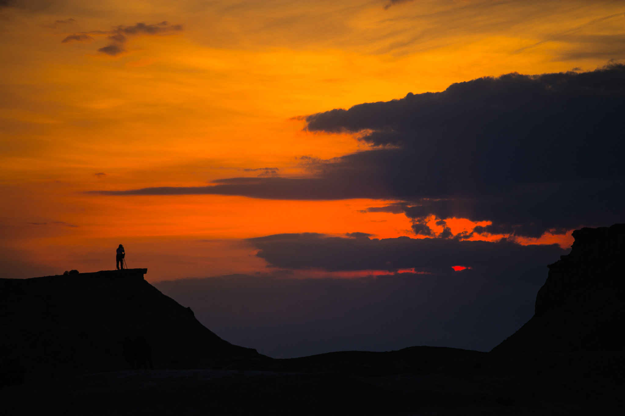 Canon EOS-1Ds Mark II sample photo. 捕捉魔鬼城的夕阳 photography