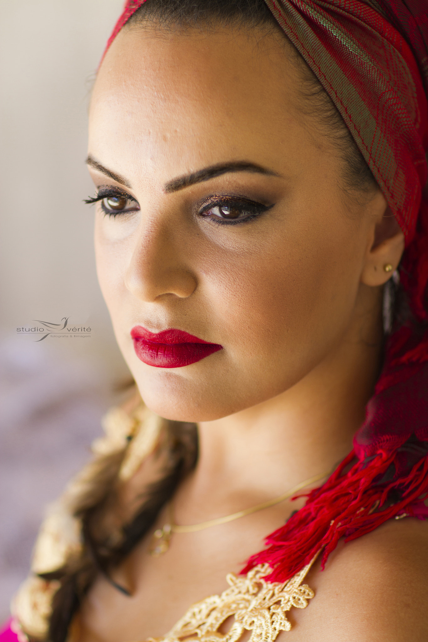 Canon EOS 7D + Canon EF 85mm F1.2L II USM sample photo. The woman photography