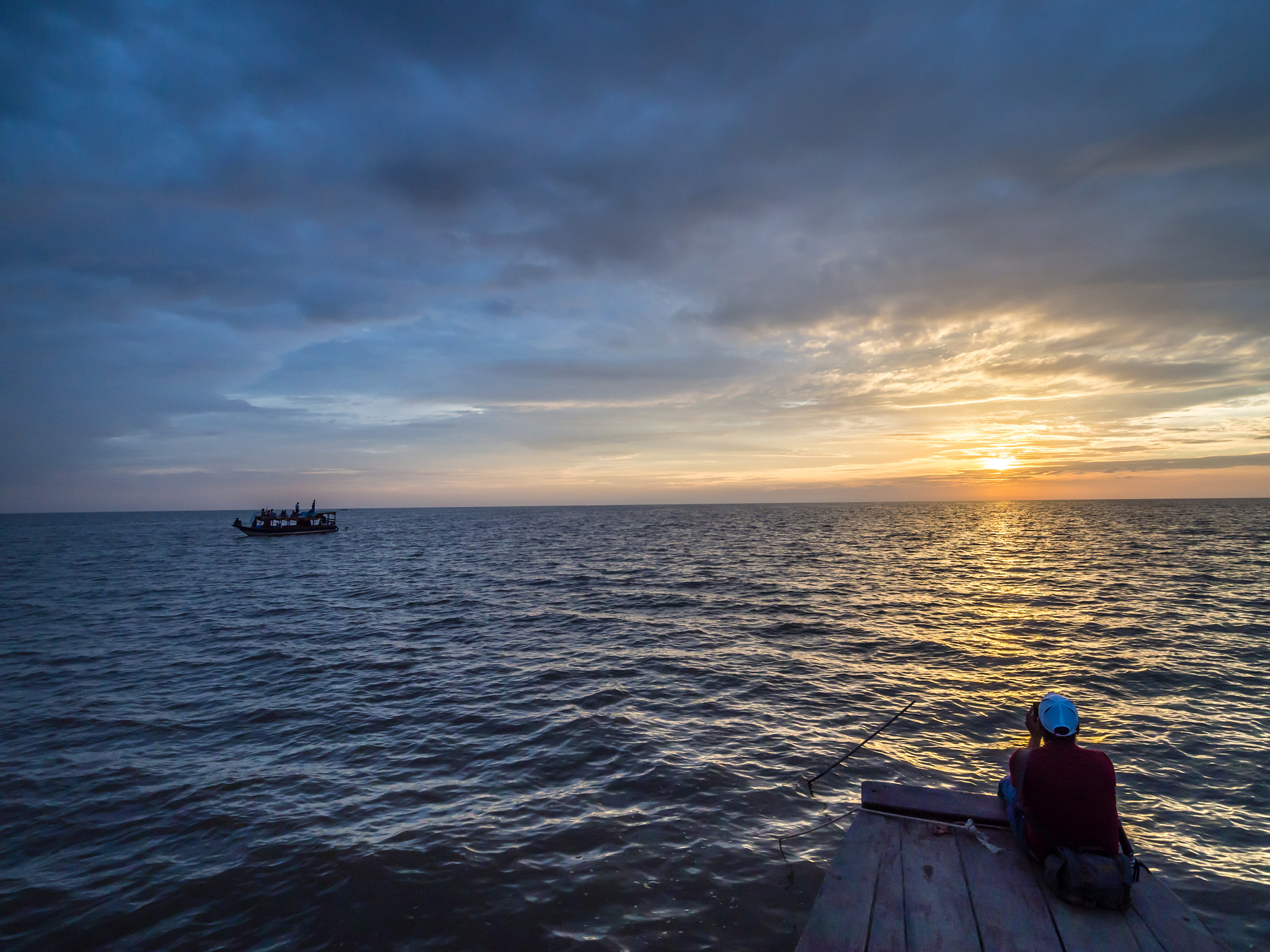 Olympus OM-D E-M10 II + OLYMPUS M.9-18mm F4.0-5.6 sample photo. Sunset from a fishing boat photography