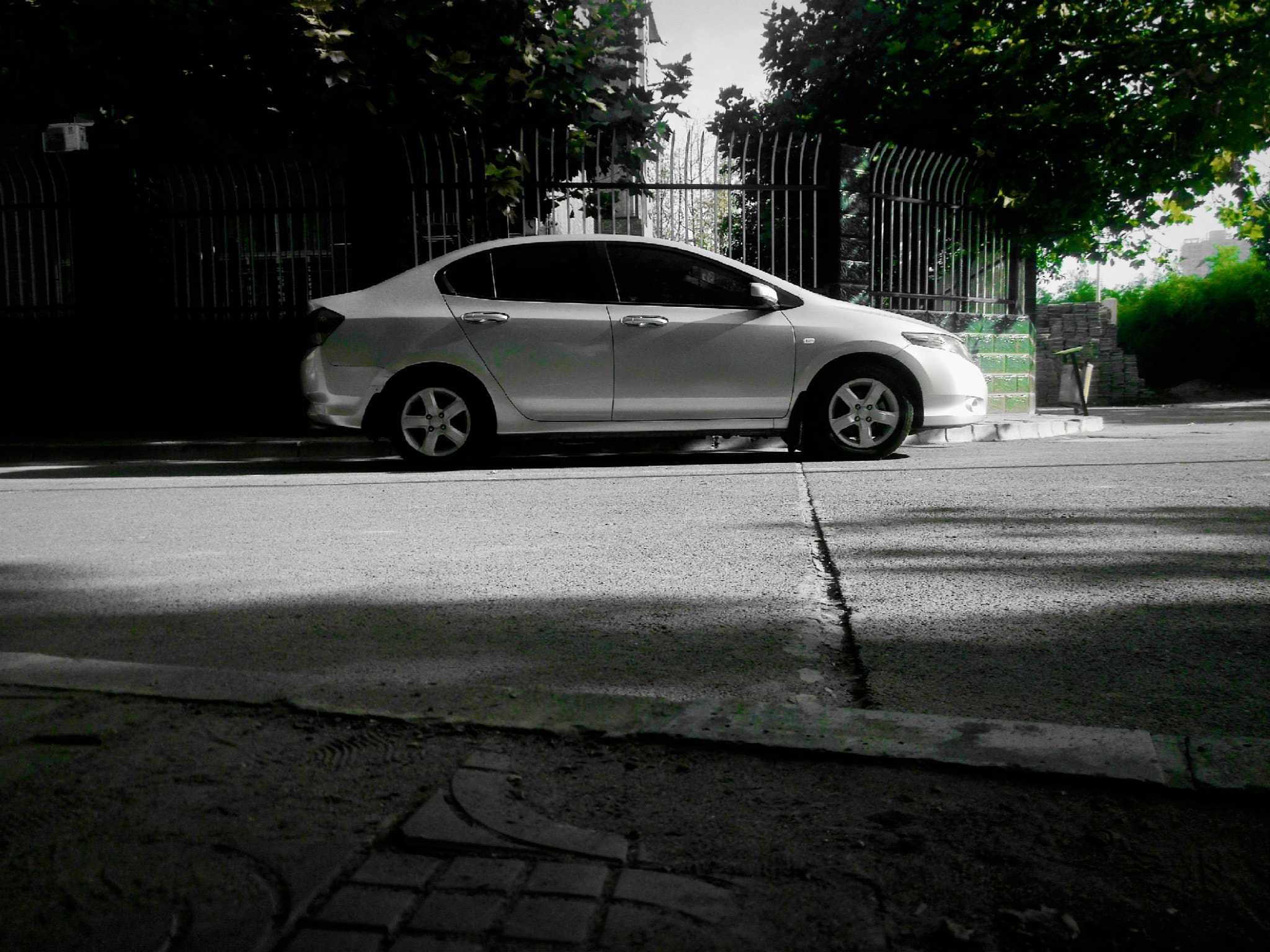 Xiaomi MI3 sample photo. Car and green photography