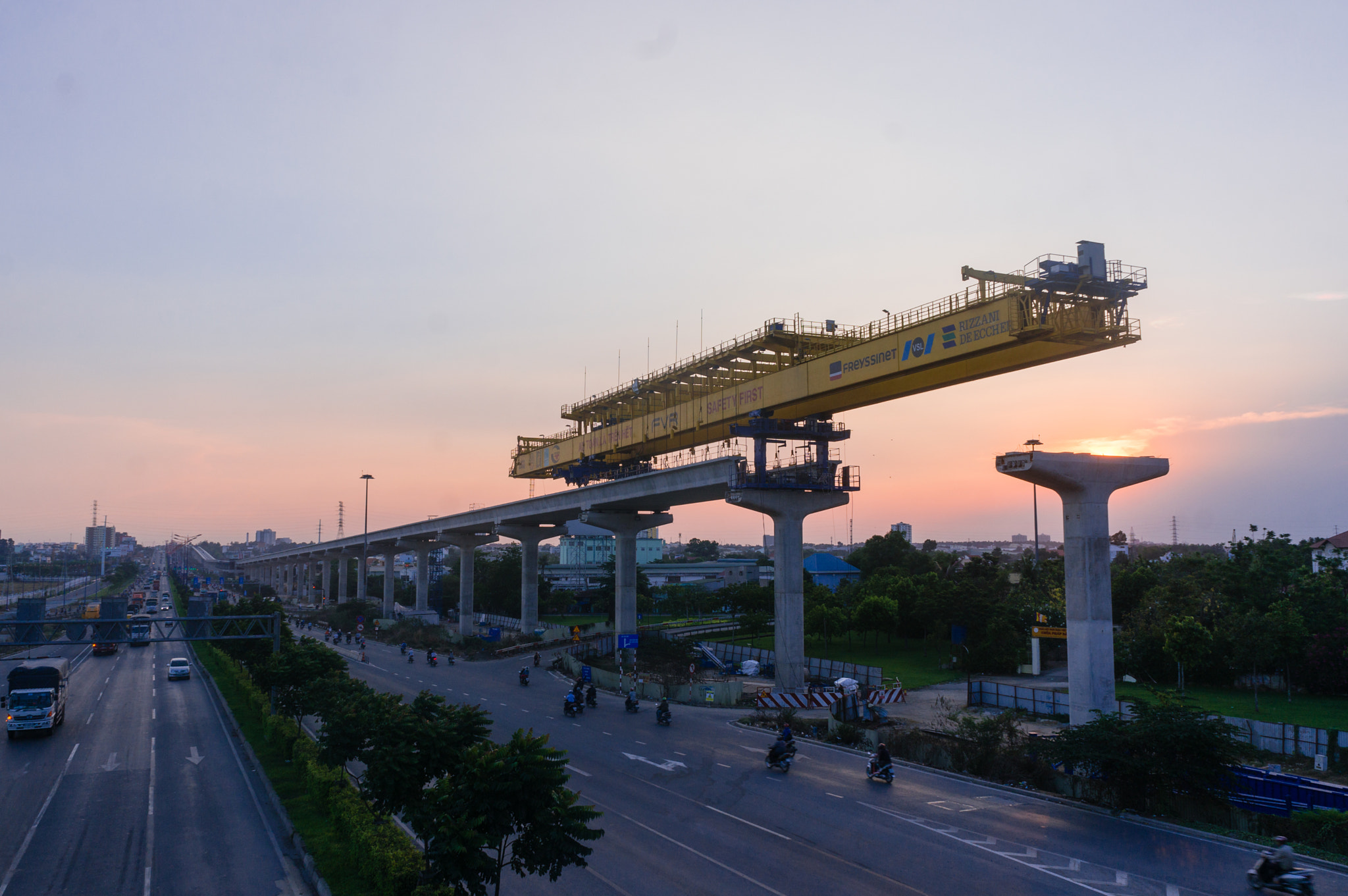 Sony Alpha NEX-6 sample photo. Ho chi minh metro photography