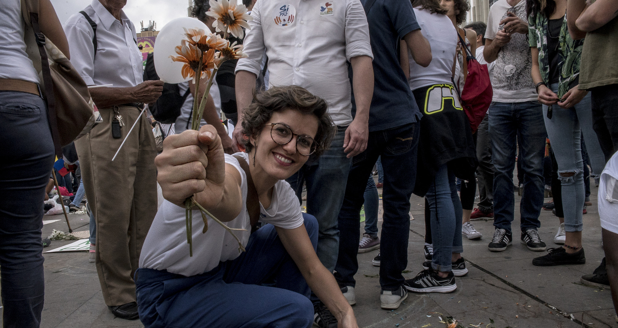 24-70mm F2.8 sample photo. Marchin on - medellín, colombia photography