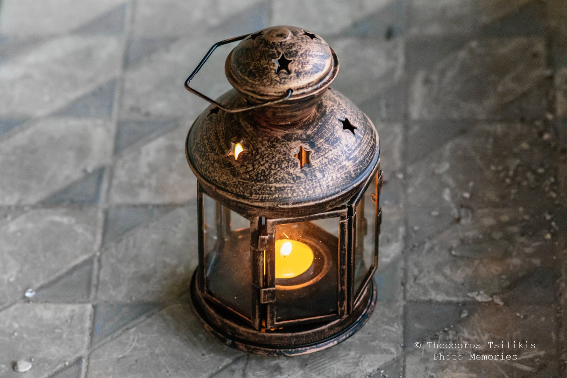 Sigma 70-300mm F4-5.6 APO DG Macro sample photo. Lantern photography