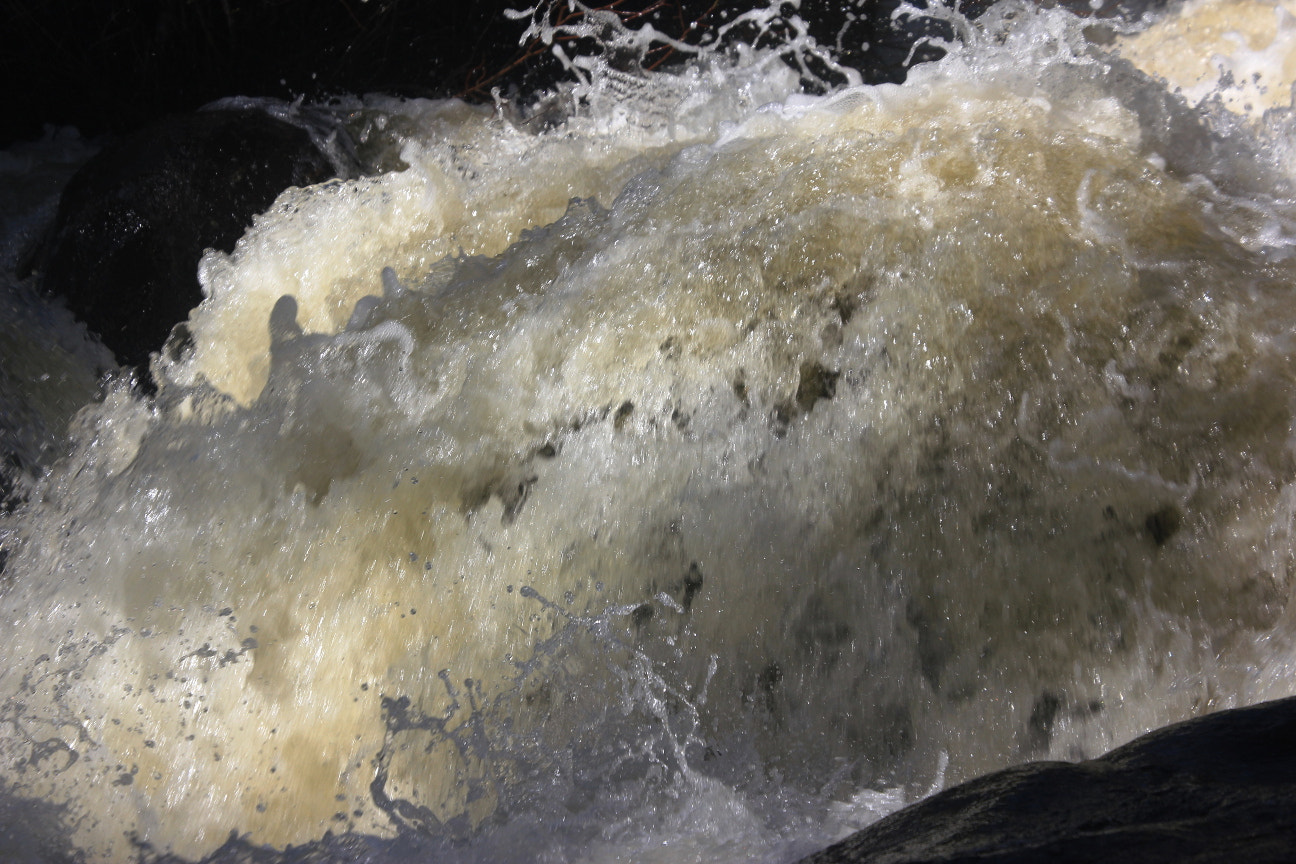 Canon EOS 550D (EOS Rebel T2i / EOS Kiss X4) sample photo. Churning water photography