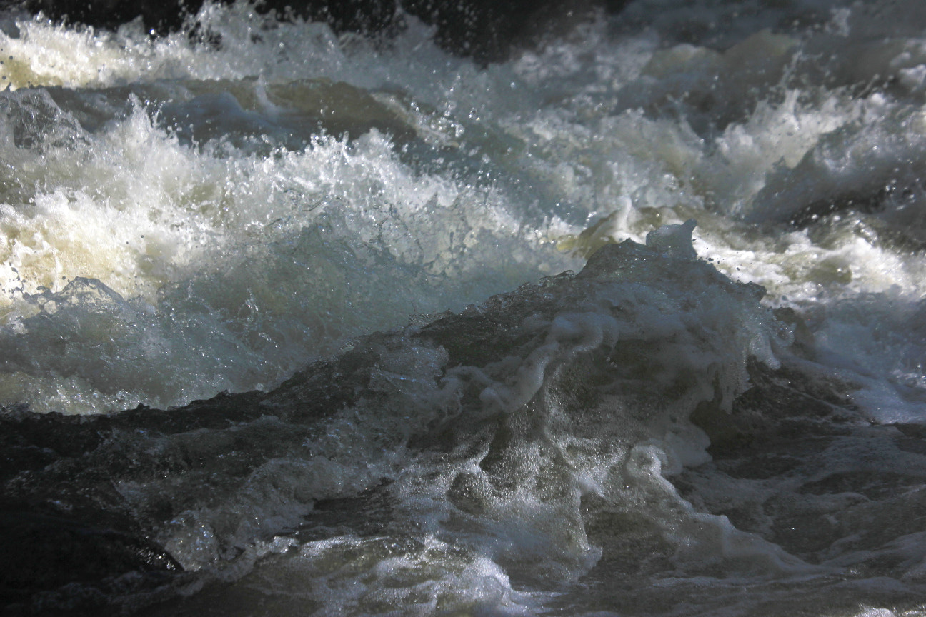 Canon EOS 550D (EOS Rebel T2i / EOS Kiss X4) sample photo. Frozen water photography