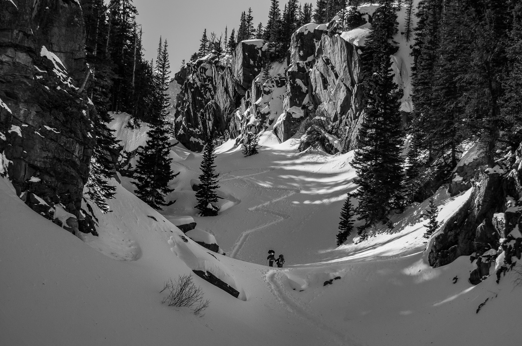 Nikon D5000 sample photo. Backpackers in winter photography
