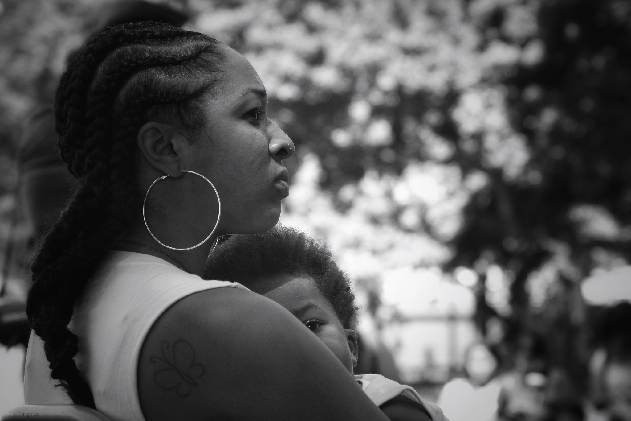 Canon EOS 100D (EOS Rebel SL1 / EOS Kiss X7) + Canon 70-300mm sample photo. Mother love photography