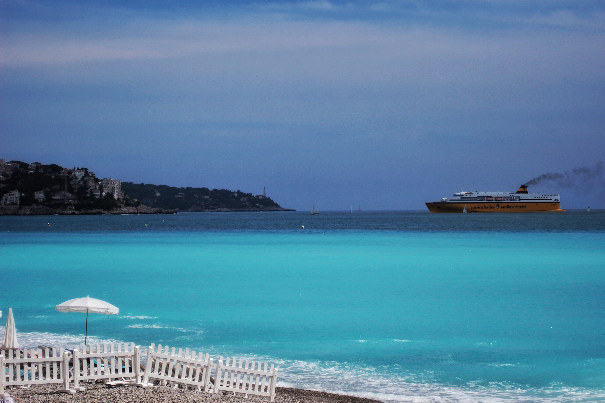 Canon EOS 100D (EOS Rebel SL1 / EOS Kiss X7) + Canon 70-300mm sample photo. Nice sea photography