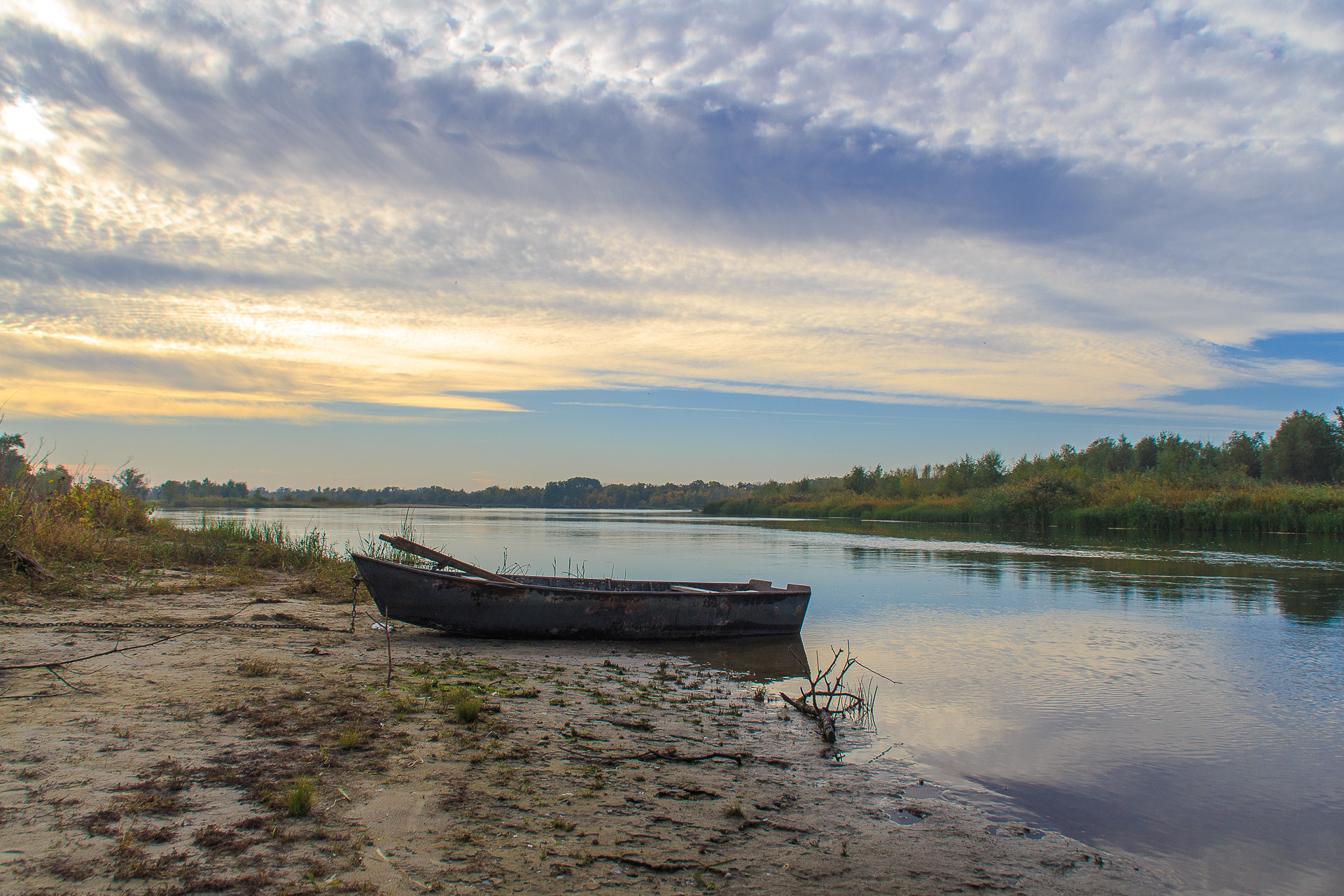 Canon EOS 650D (EOS Rebel T4i / EOS Kiss X6i) sample photo. On the river photography