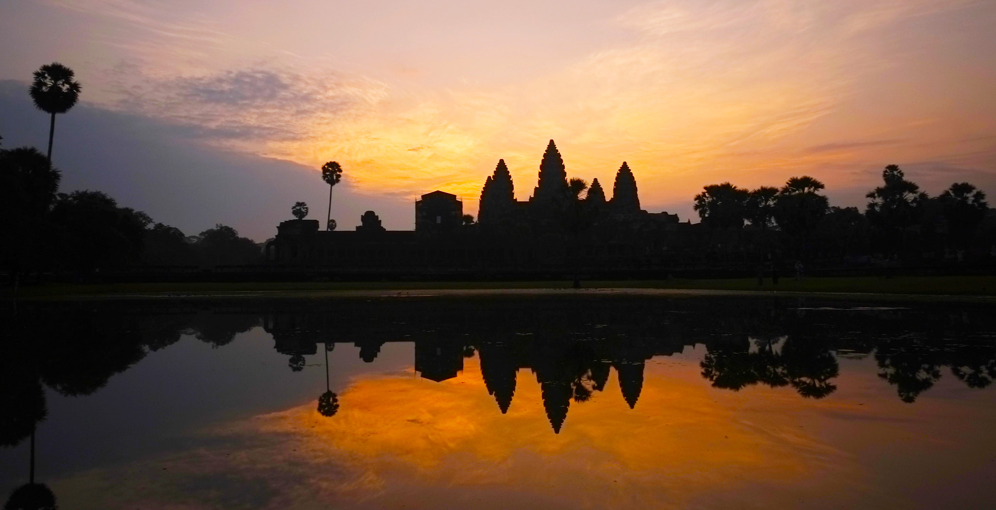 Fujifilm X-Pro1 + Fujifilm XF 14mm F2.8 R sample photo. Angkor wat photography