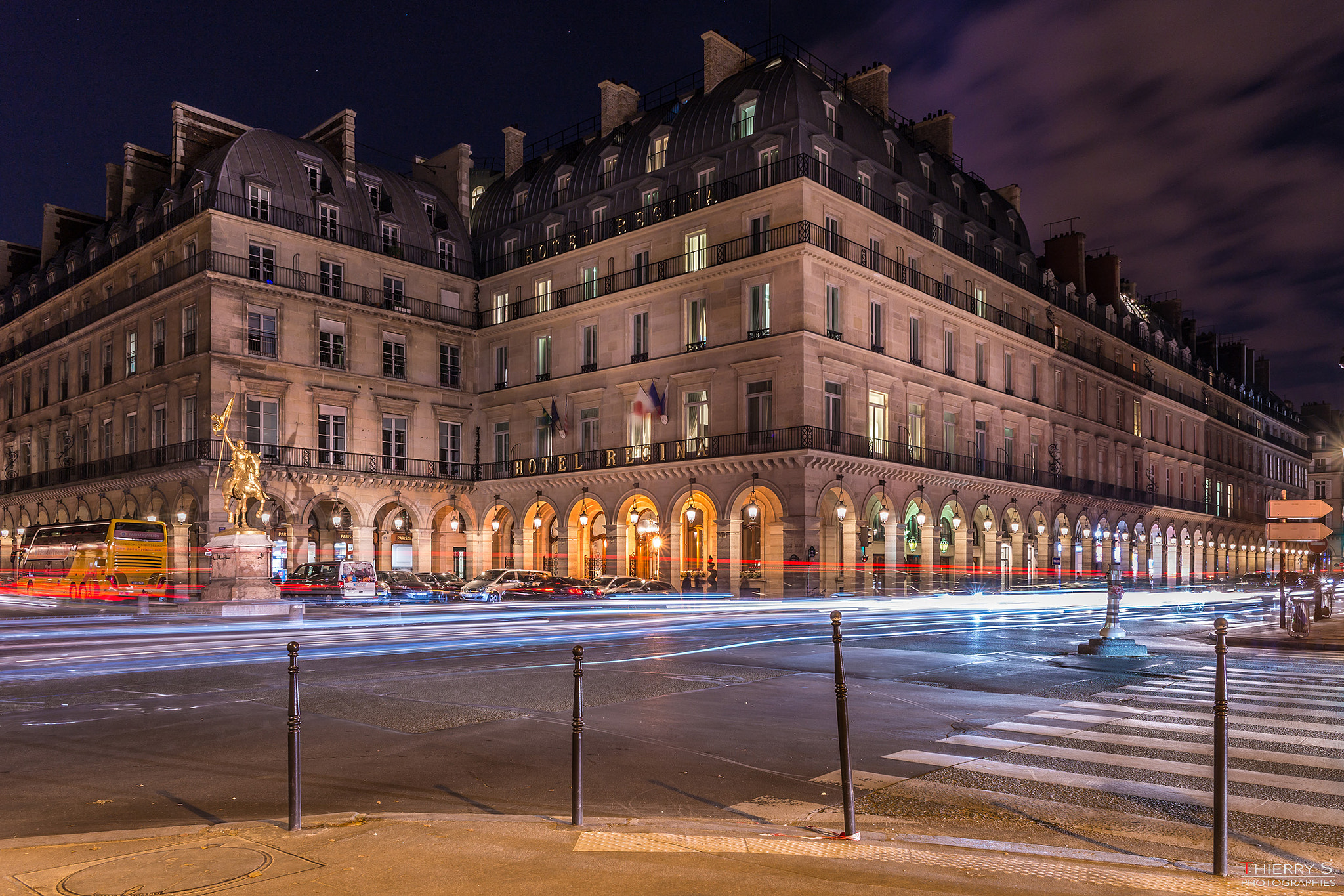 Sony a99 II sample photo. Rue de rivoli - statue de jeanne d'arc - paris photography