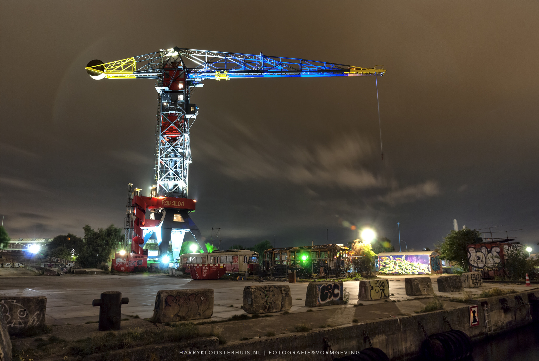 Nikon D80 + Tamron SP AF 17-50mm F2.8 XR Di II VC LD Aspherical (IF) sample photo. A crane to sleep in... photography