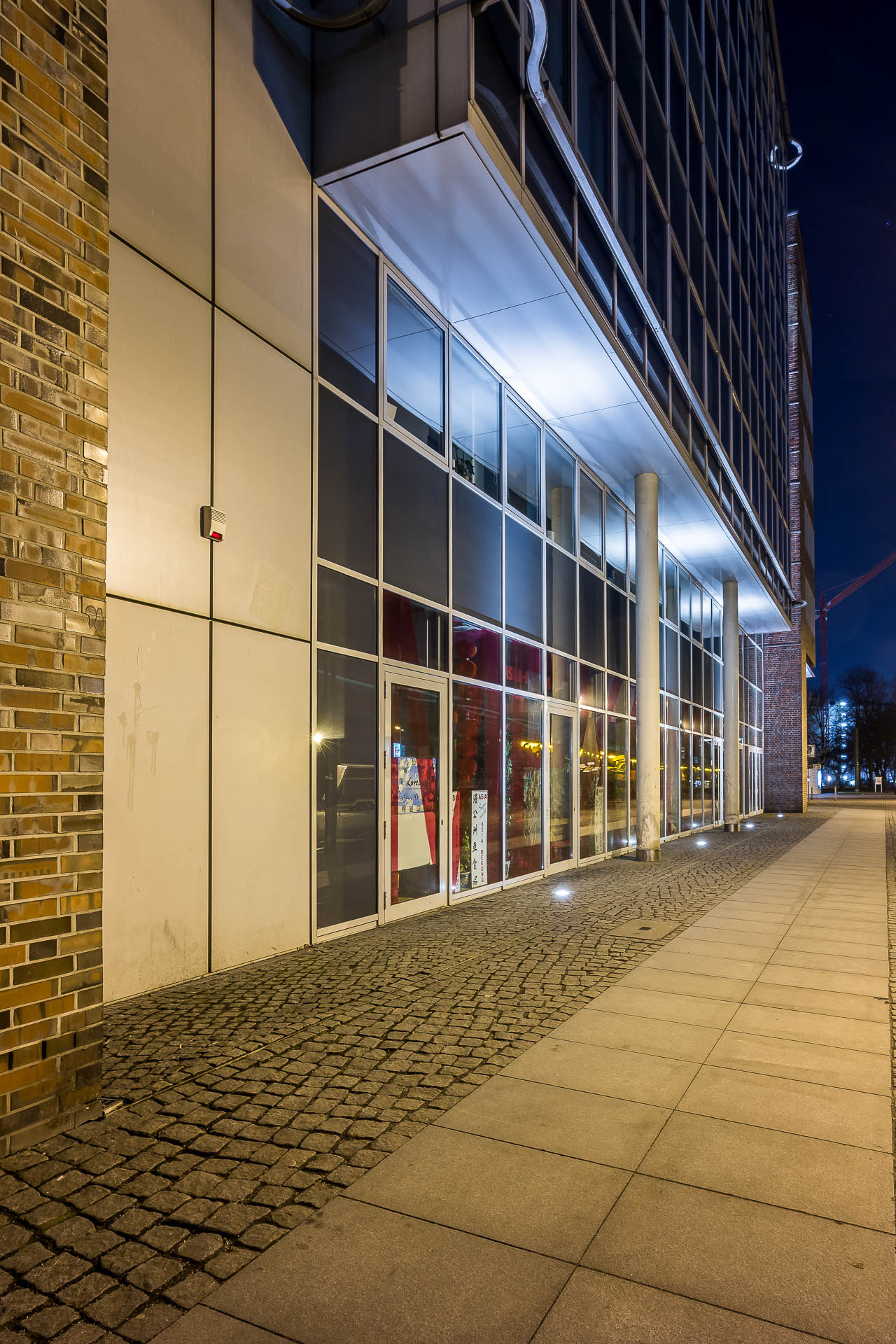 Canon EF-M 11-22mm F4-5.6 IS STM sample photo. Bottom lights  photography
