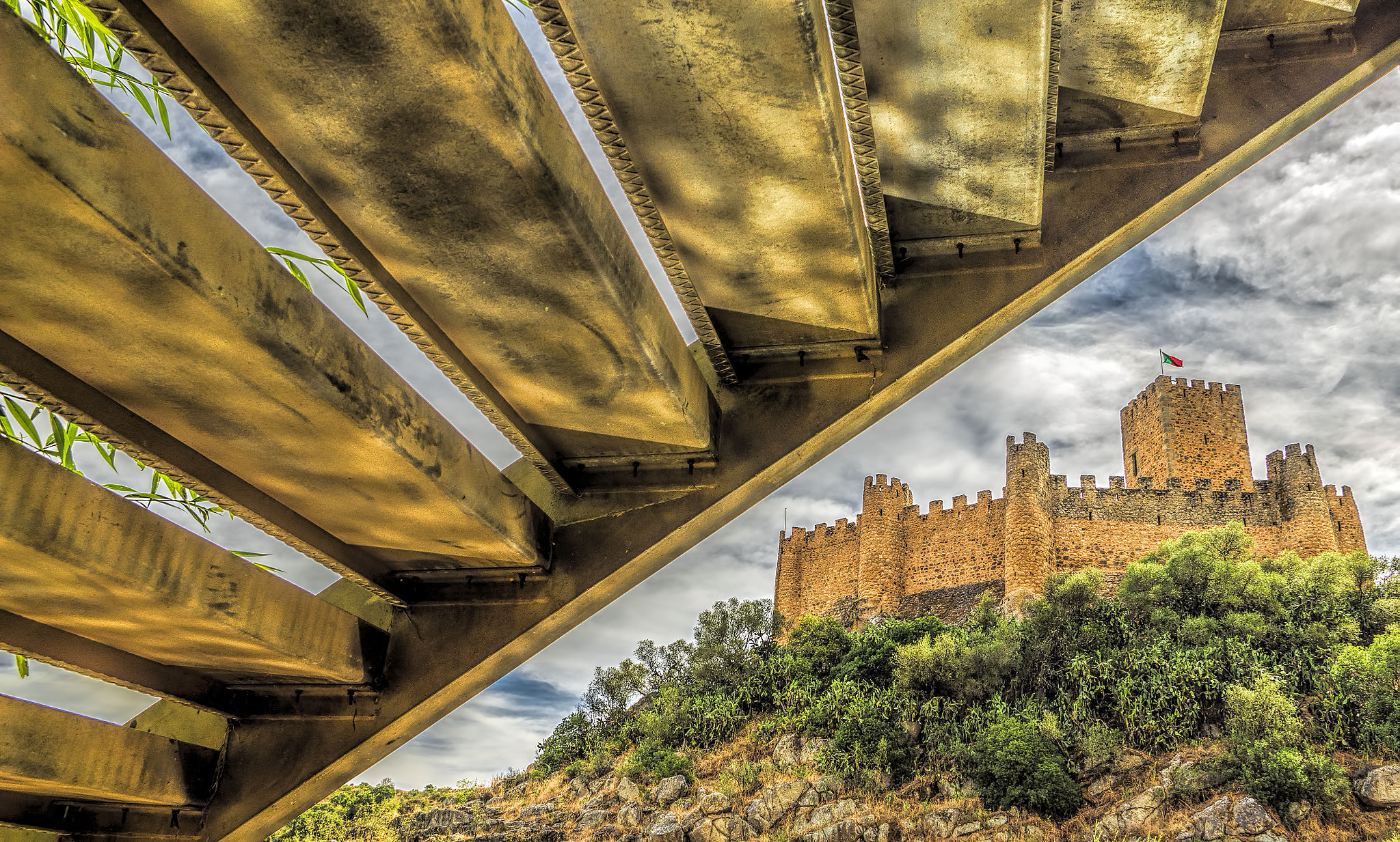 Sony DT 16-105mm F3.5-5.6 sample photo. Perspectives of the castle. photography